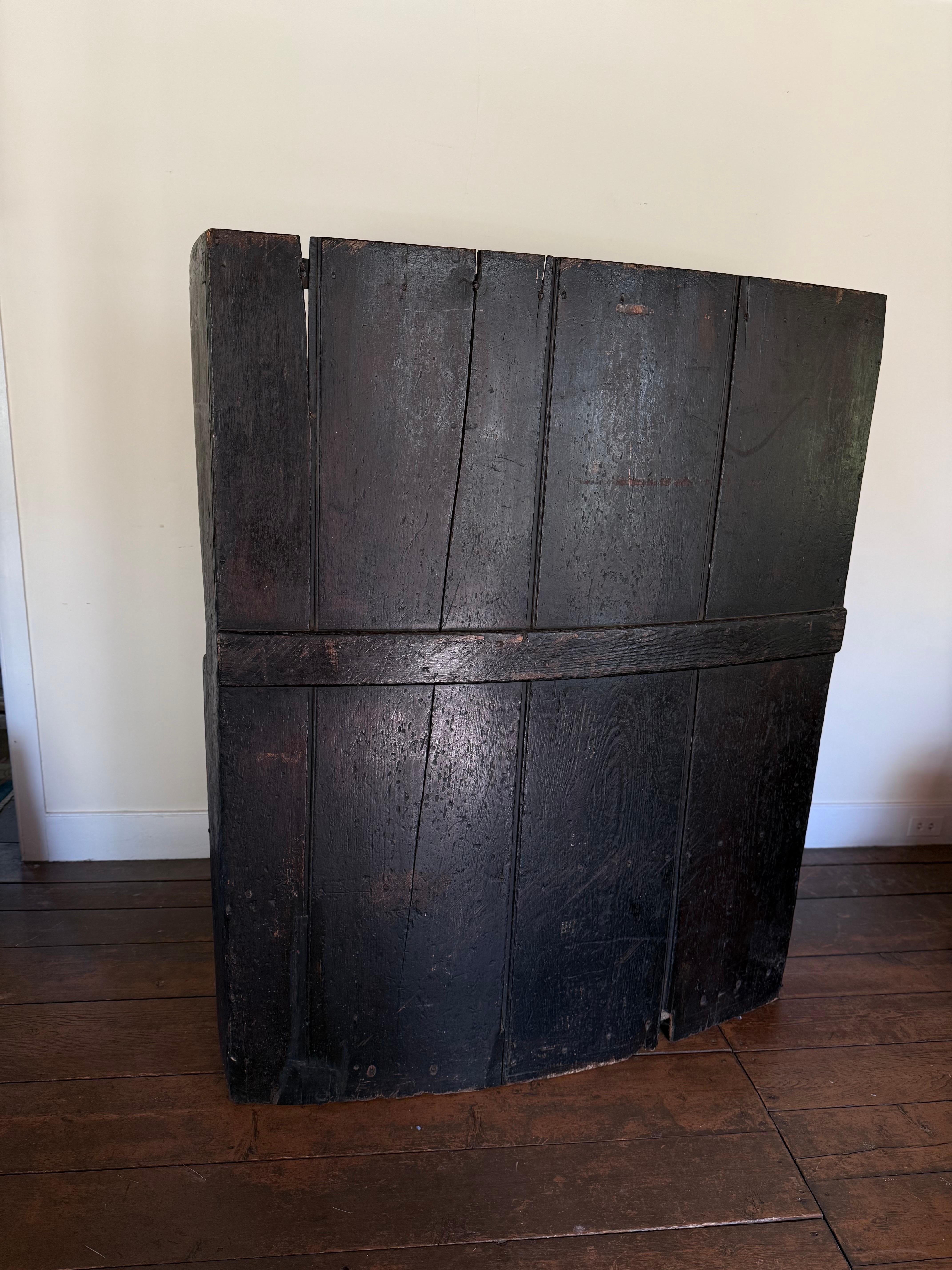 A.I.C. Primitive Settle Bench with Candle Sconce (banc primitif du XVIIIe siècle avec abat-jour) en vente 8