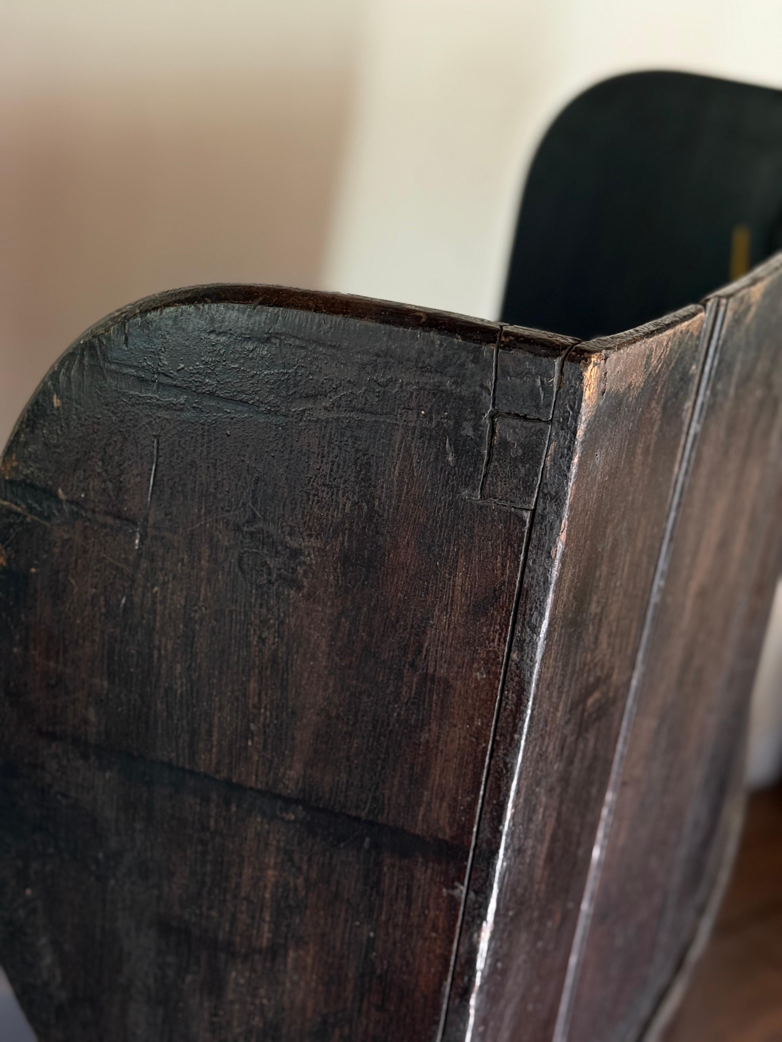 A.I.C. Primitive Settle Bench with Candle Sconce (banc primitif du XVIIIe siècle avec abat-jour) en vente 11