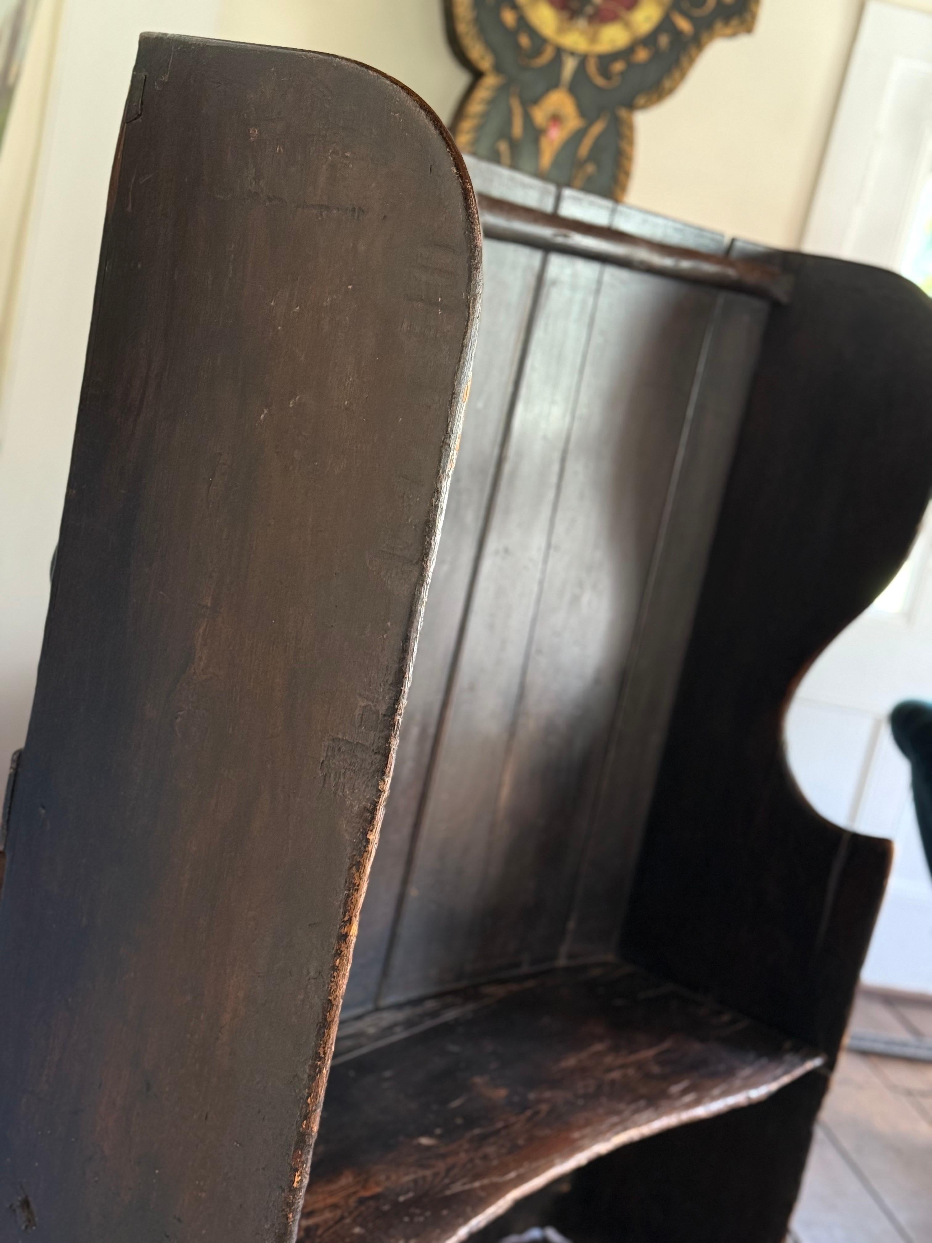 A.I.C. Primitive Settle Bench with Candle Sconce (banc primitif du XVIIIe siècle avec abat-jour) en vente 12