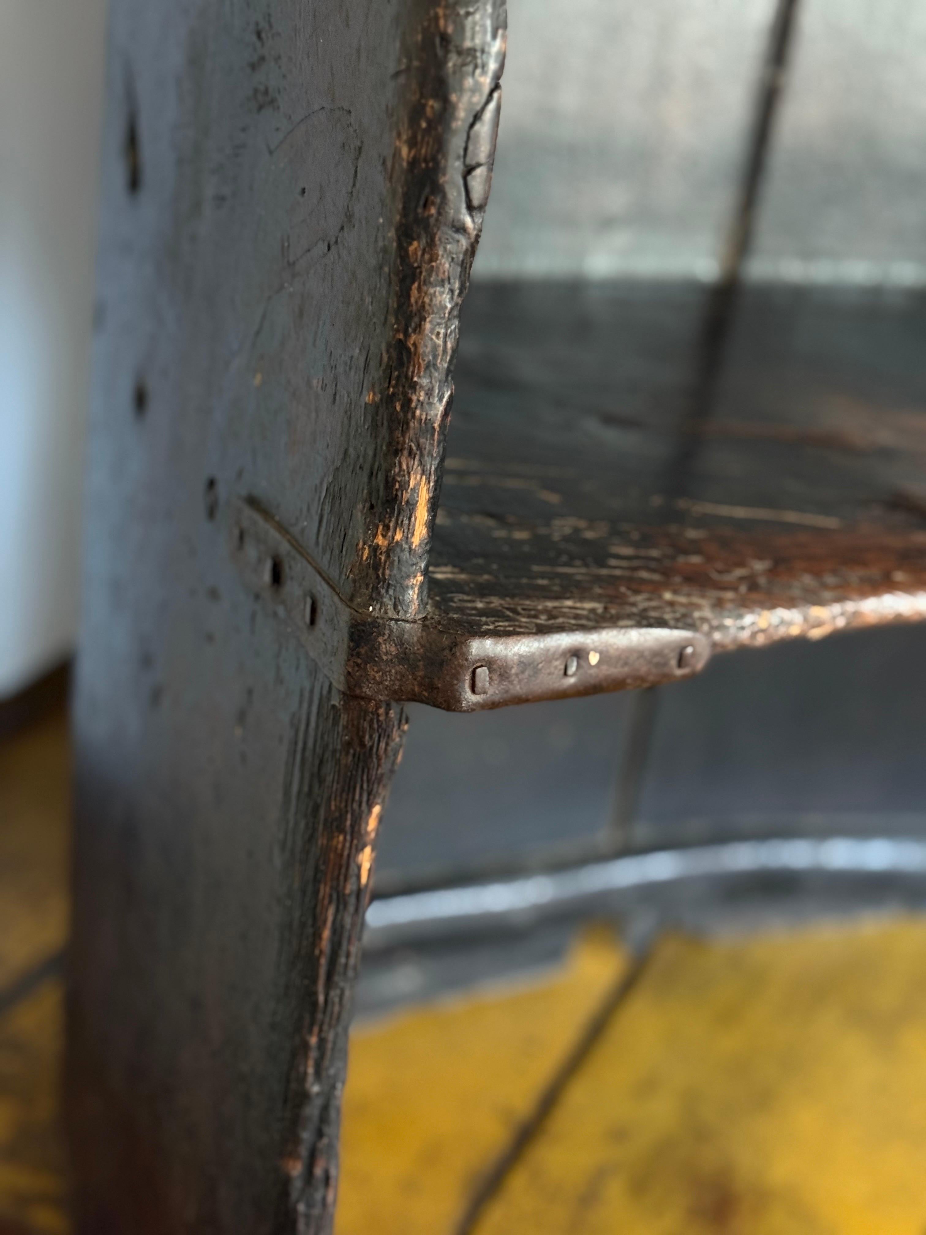 A.I.C. Primitive Settle Bench with Candle Sconce (banc primitif du XVIIIe siècle avec abat-jour) en vente 13