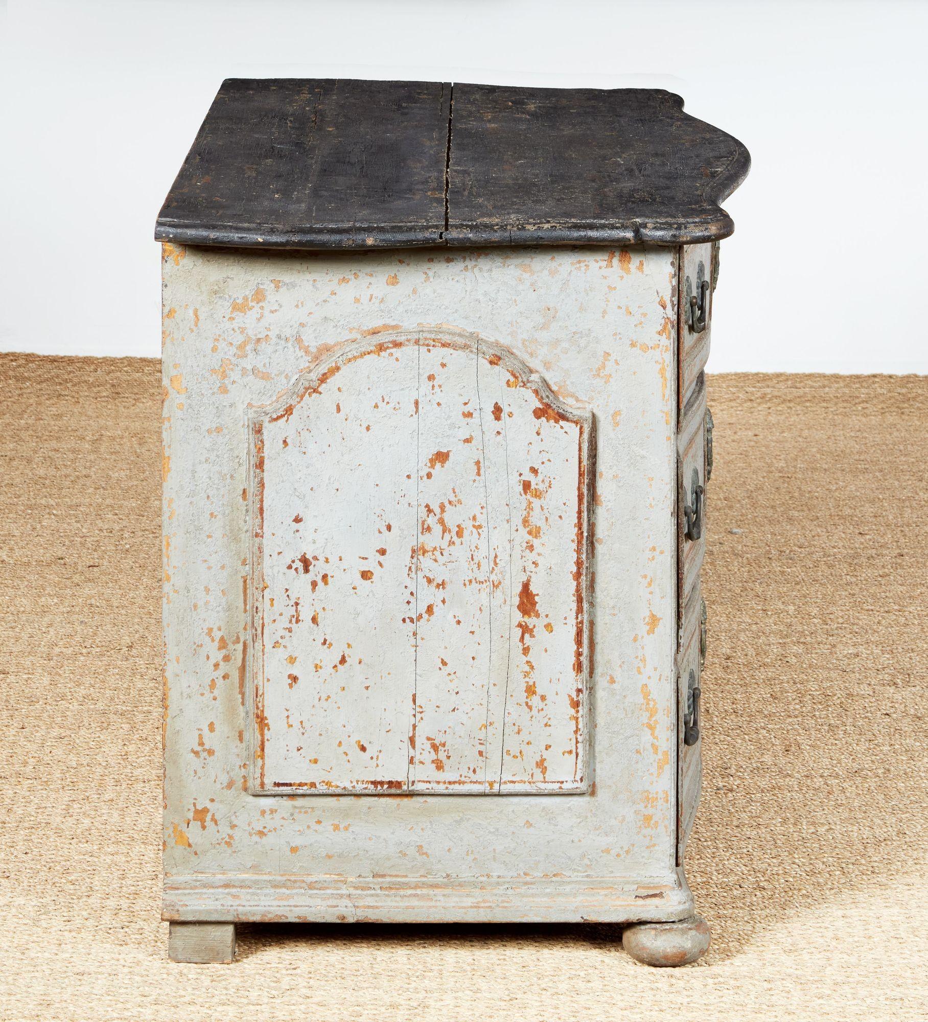 18th c. Provencal Painted Commode For Sale 1