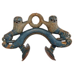 19e s. Élément de selle en bois polychrome bleu sculpté de la dynastie Qing avec lions