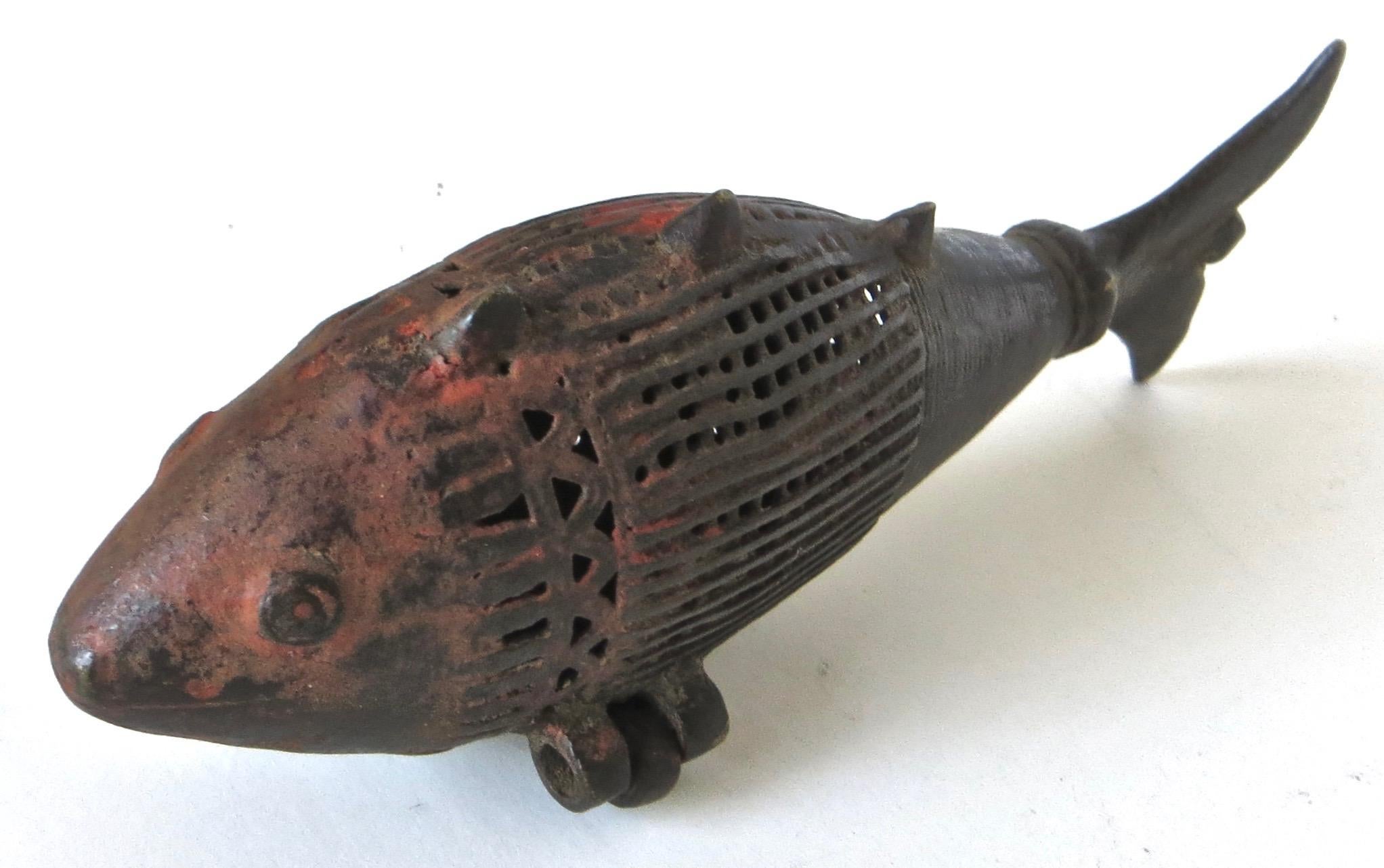 Chinese 18th Century Qing Dynasty Fish Shaped Cricket Holder For Sale