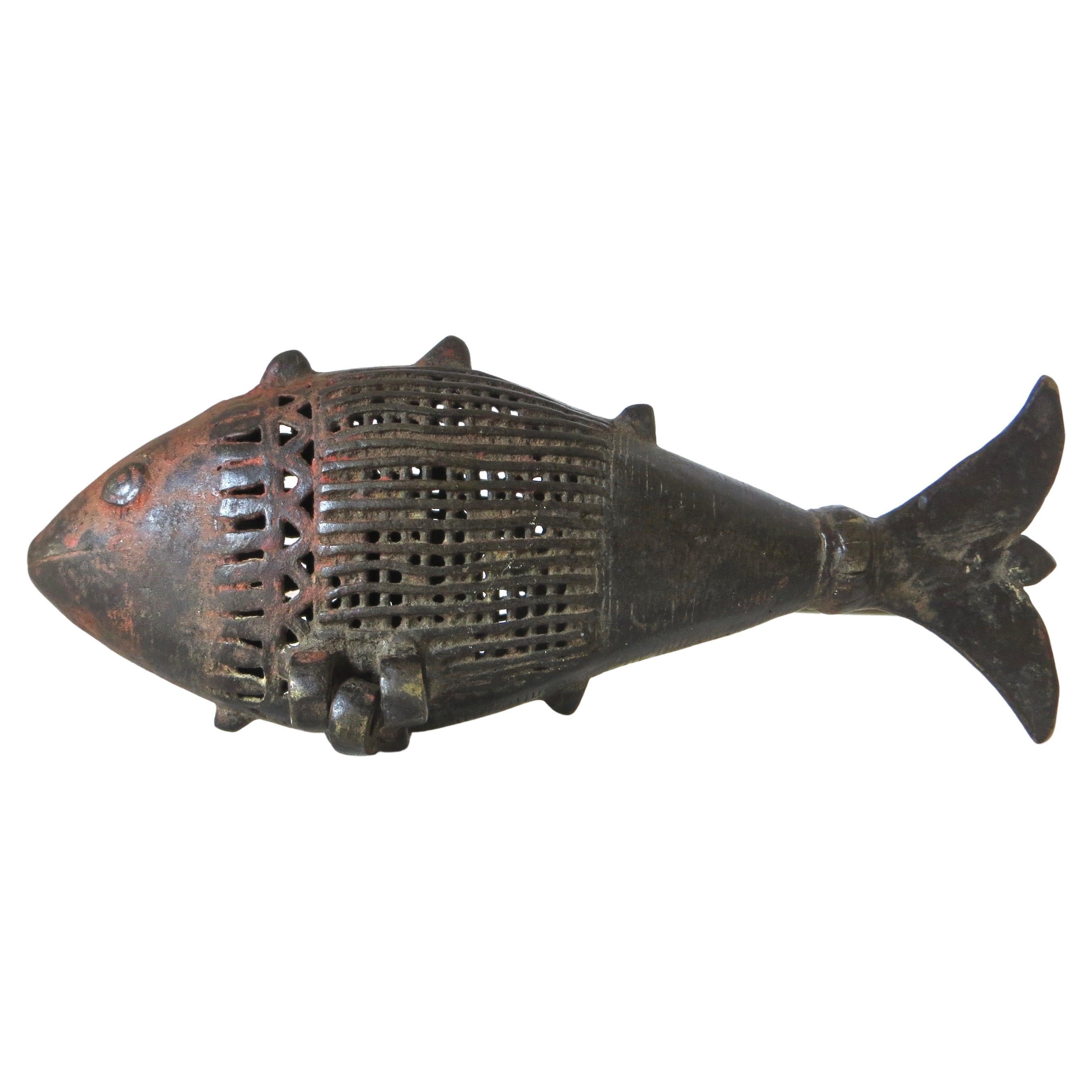 18th Century Qing Dynasty Fish Shaped Cricket Holder For Sale