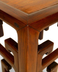 Piedistallo in legno duro cinese