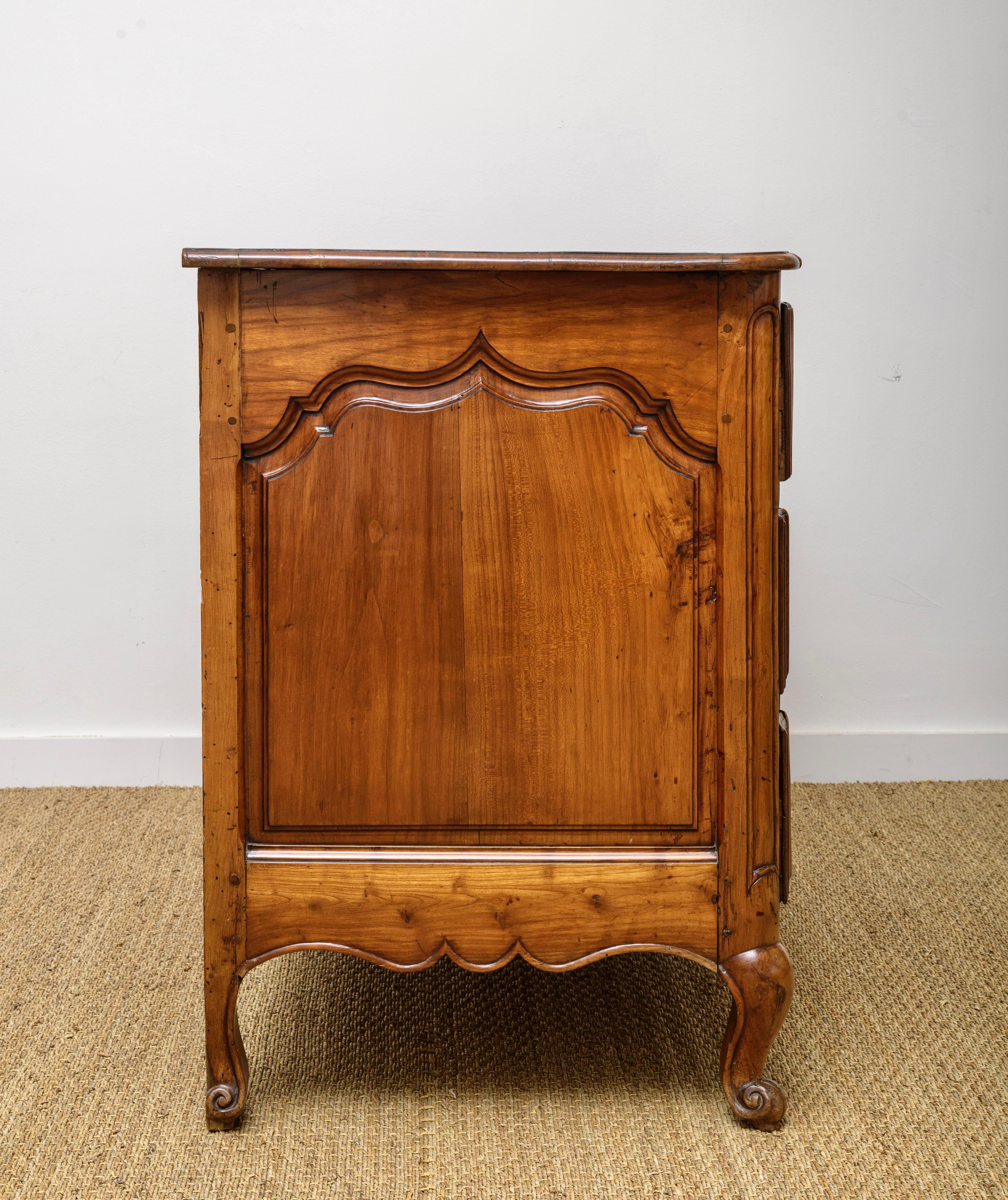 Hand-Carved 18th c Régence walnut commode For Sale