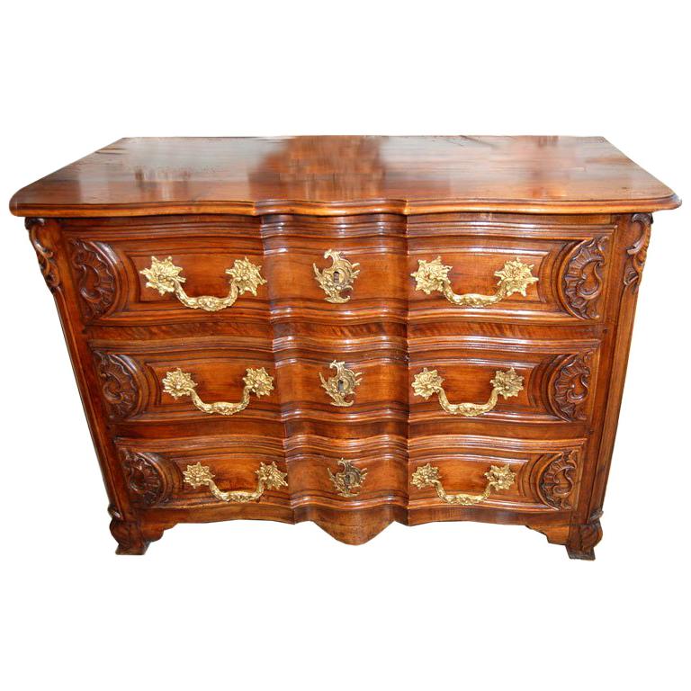 18th c. Regence Walnut Commode For Sale