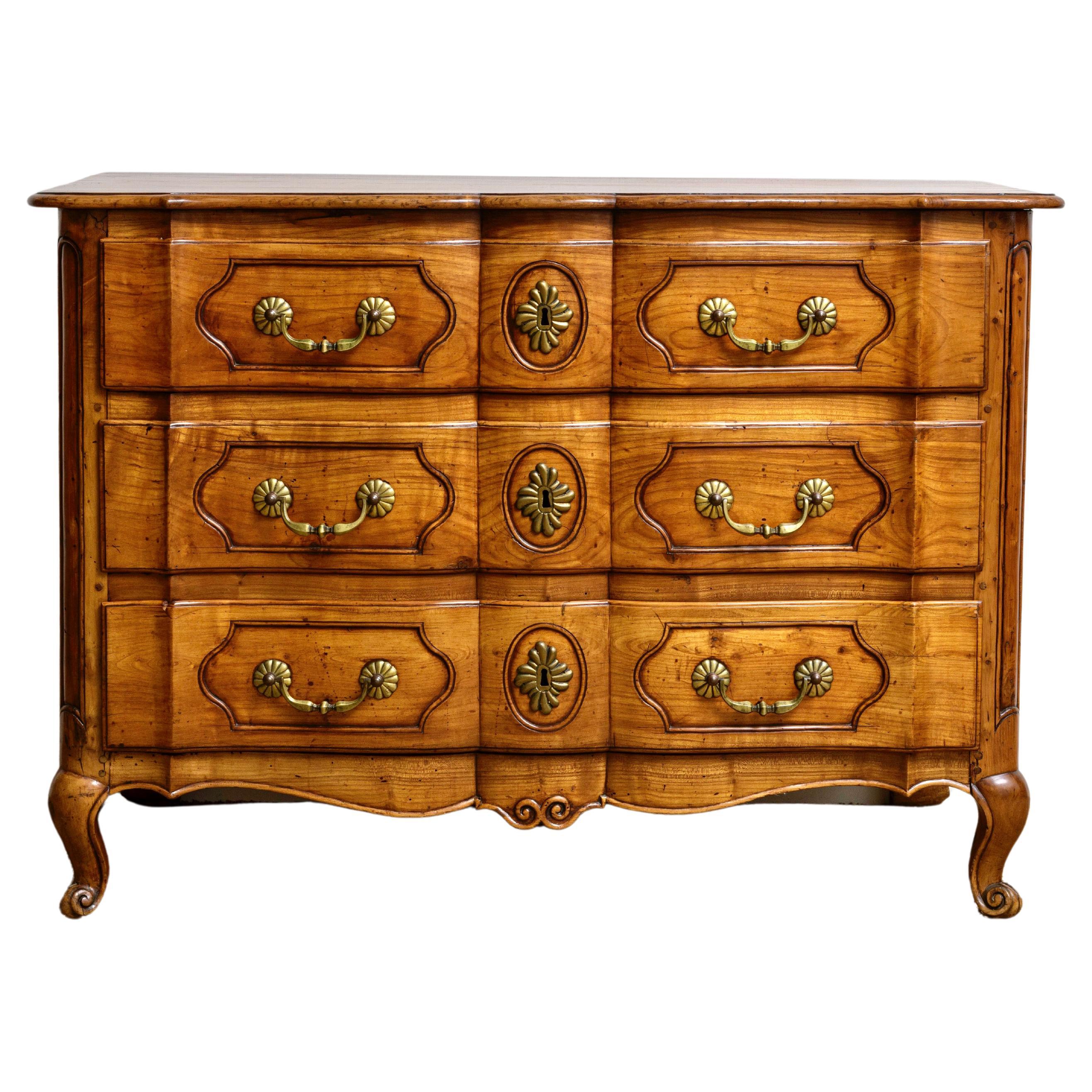 18th c Régence walnut commode For Sale