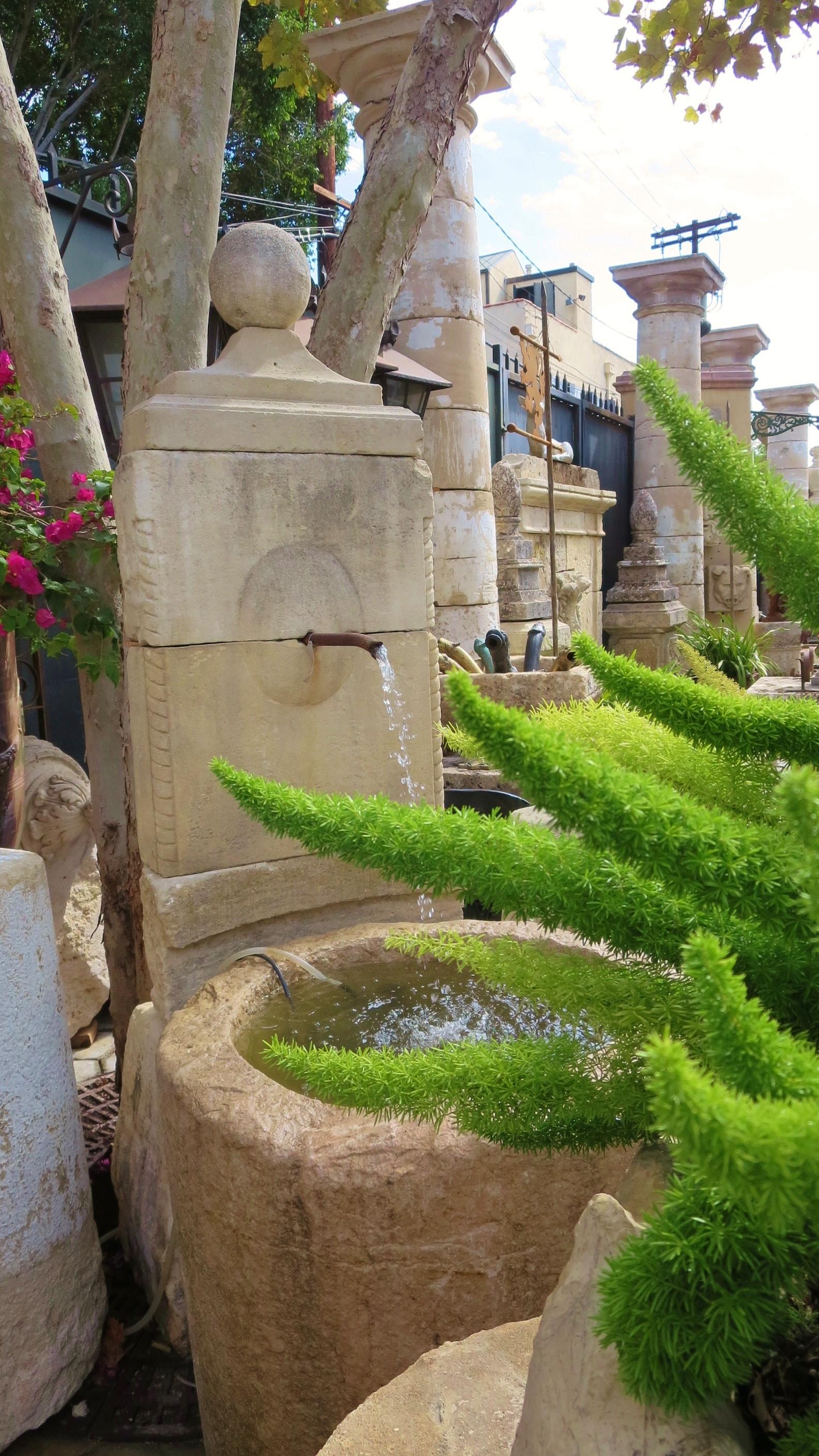 18th C. Round Hand Carved Water Fountain Basin Container Trough Planter Vessel In Good Condition In West Hollywood, CA