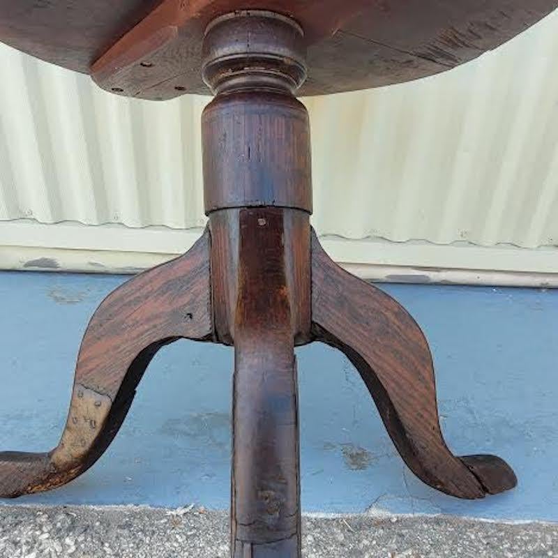 18th C Round Pedestal Side Table For Sale 2