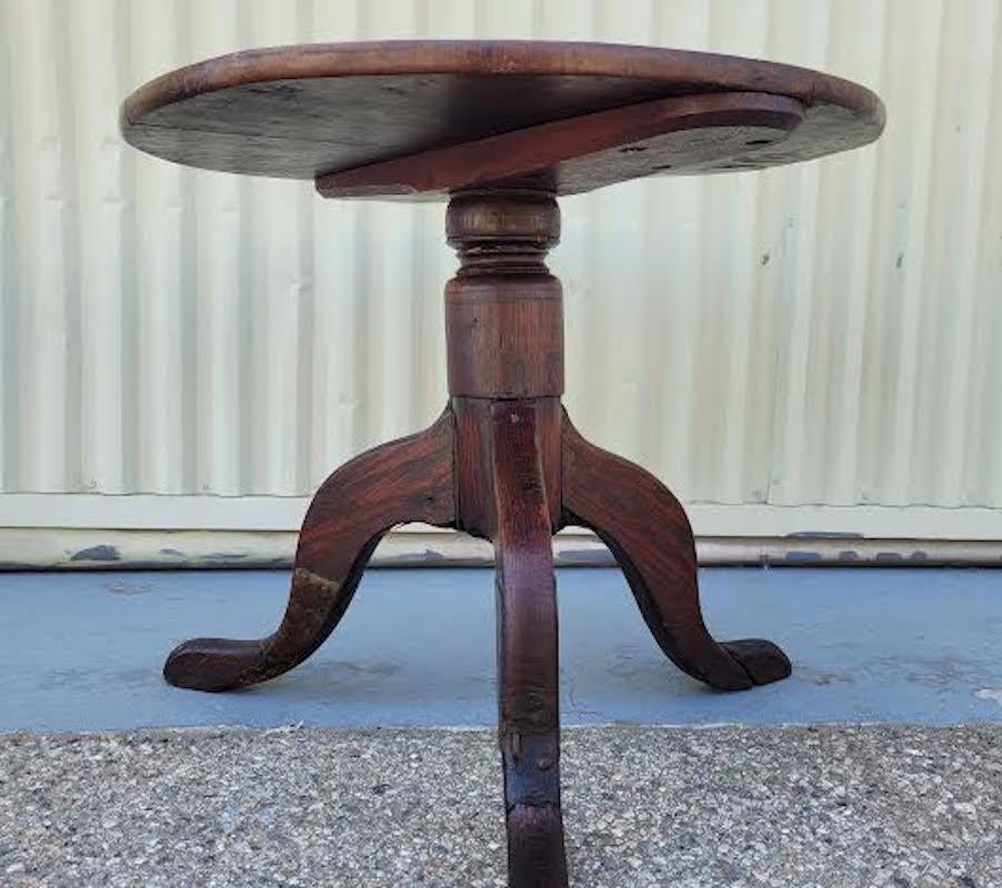 18th C Round Pedestal Side Table In Good Condition For Sale In Los Angeles, CA