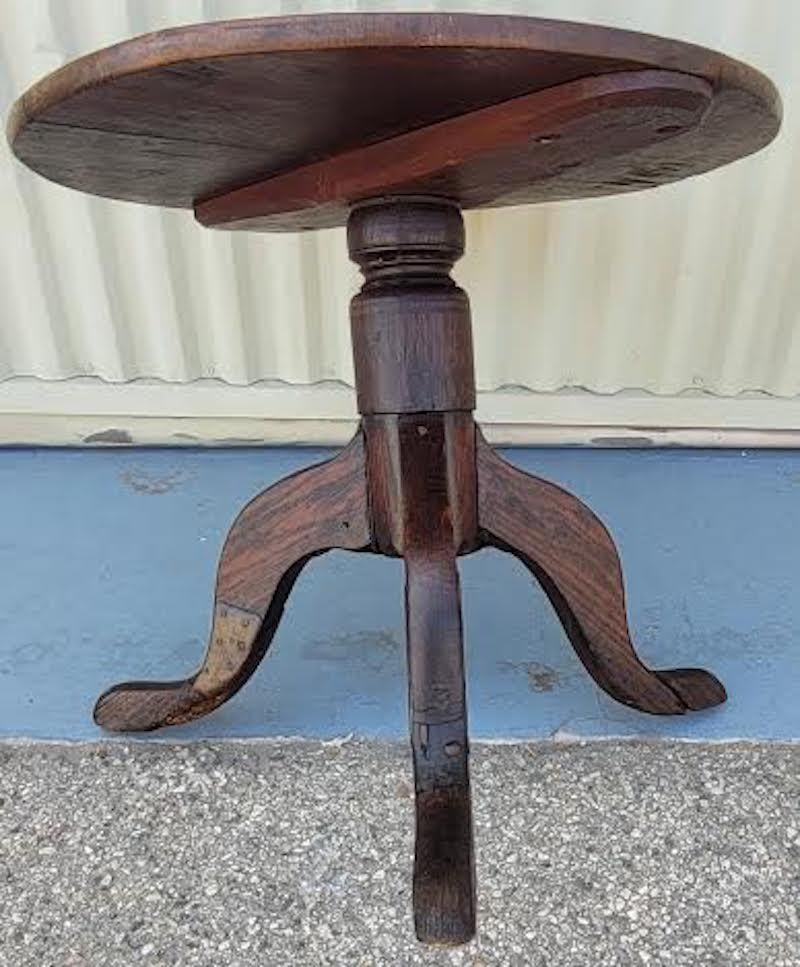 18th Century and Earlier 18th C Round Pedestal Side Table For Sale