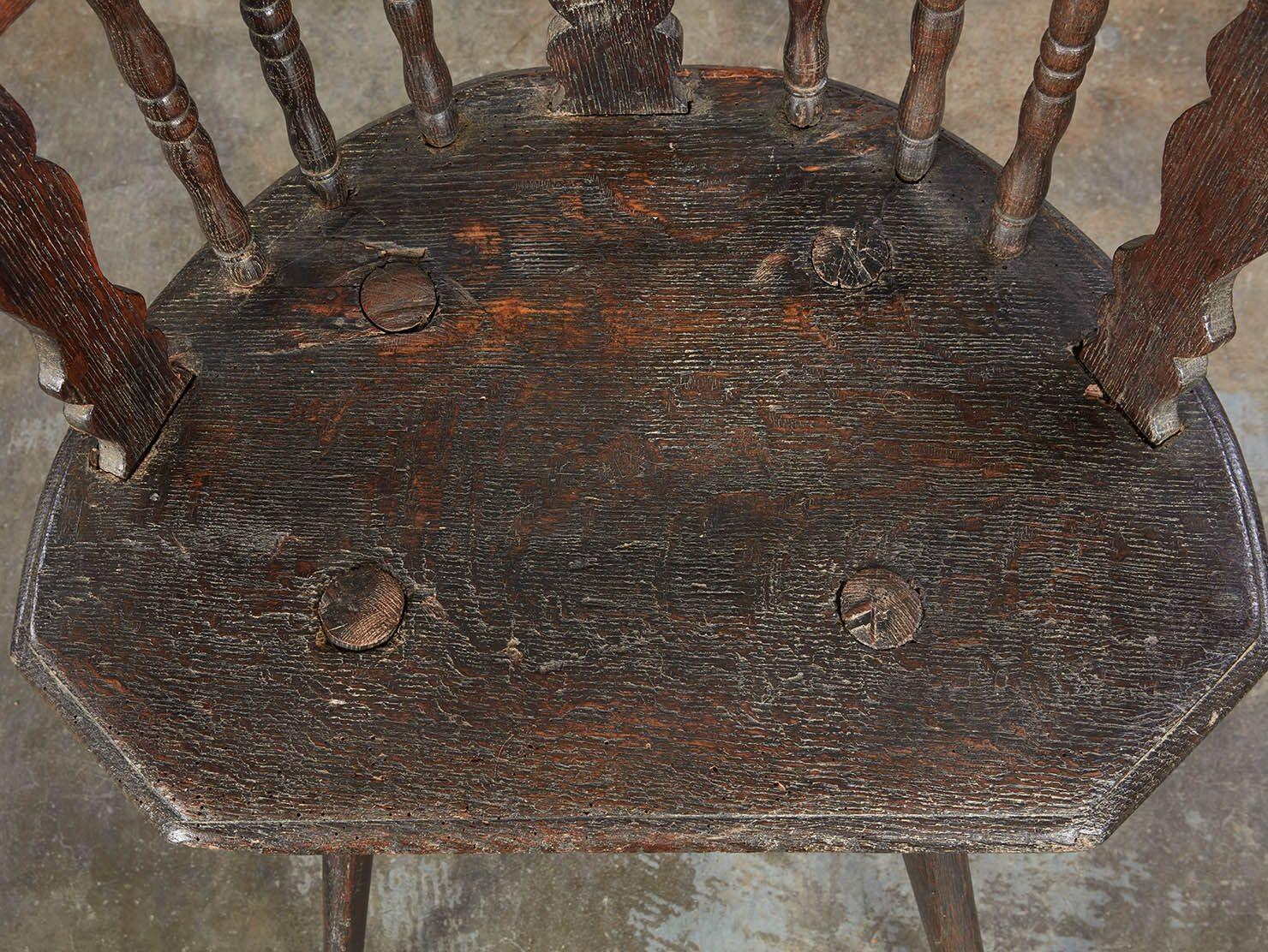 Suisse XVIIIe siècle Fauteuil de chalet alpin rustique en vente