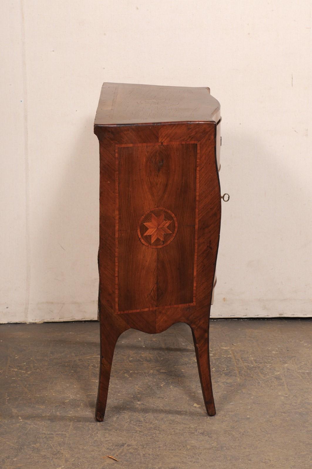 Legno Cassapanca in serpentino e intarsio del XVIII secolo in vendita