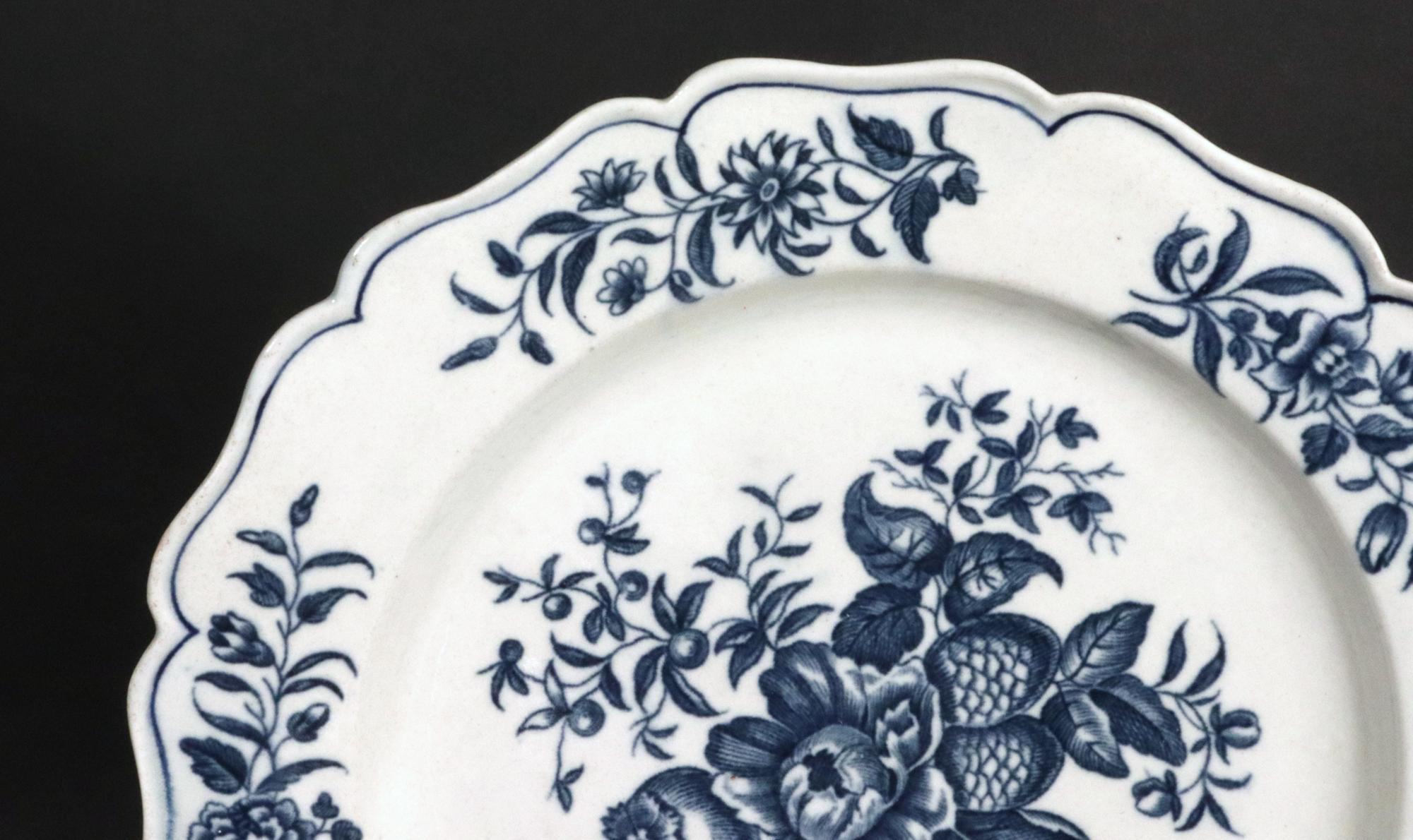 Ceramic 18th c. Set of First Period Worcester Underglaze Blue Porcelain Pine Cone Plates For Sale