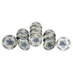 XVIII sec. Set di piatti a pigna in porcellana blu sottosmalto del primo periodo di Worcester