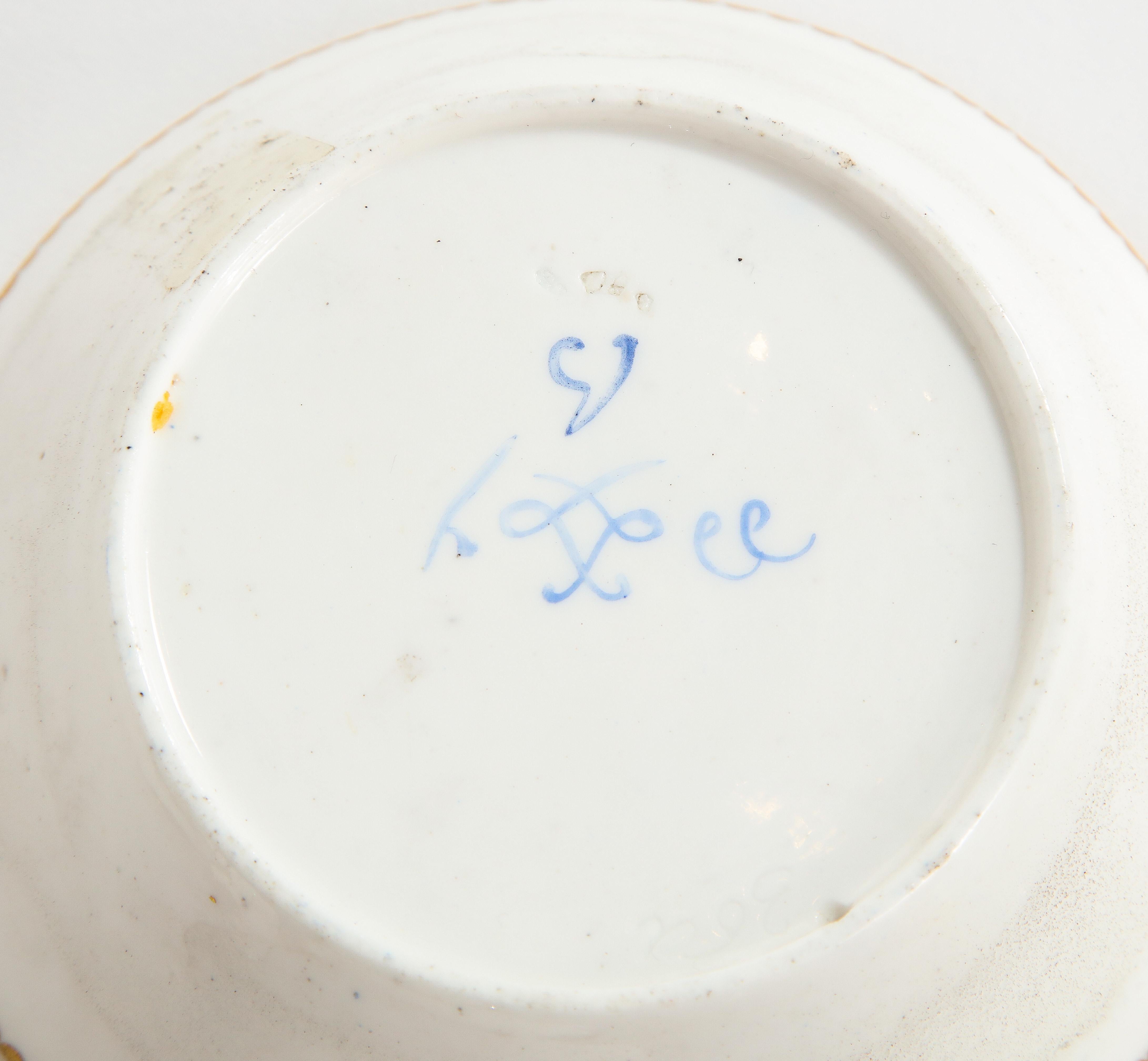 Service à thé complet en porcelaine de Sèvres du XVIIIe siècle, avec marque de peintres et de guildes 7