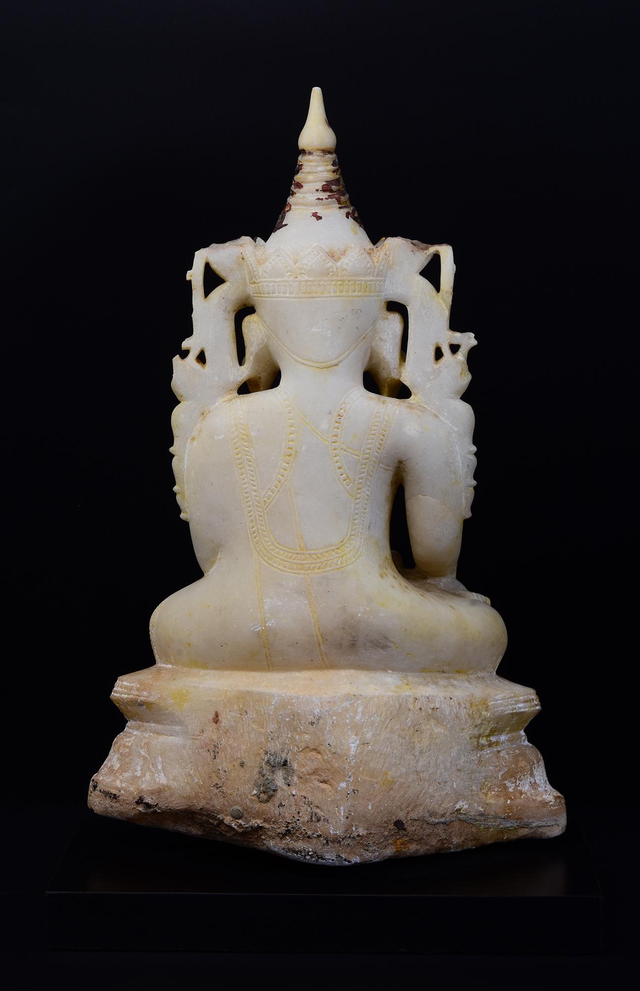 18. Jh., Shan, Antiker burmesischer Alabaster-Marmor Sitzende gekrönte Königsbuddha im Angebot 7