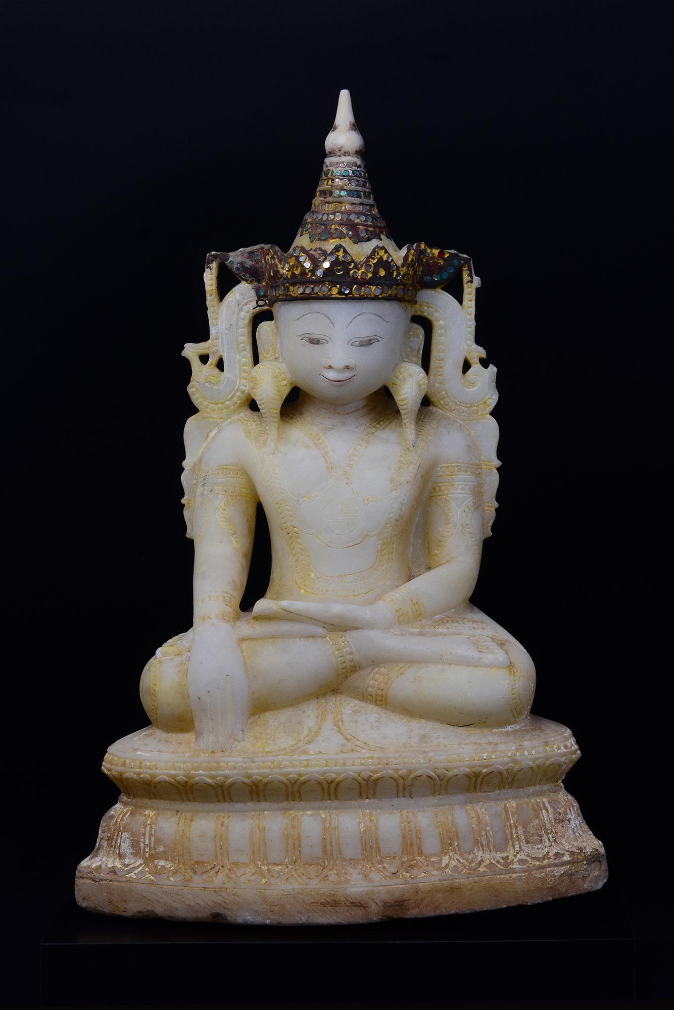 18. Jh., Shan, Antiker burmesischer Alabaster-Marmor Sitzende gekrönte Königsbuddha im Angebot 14