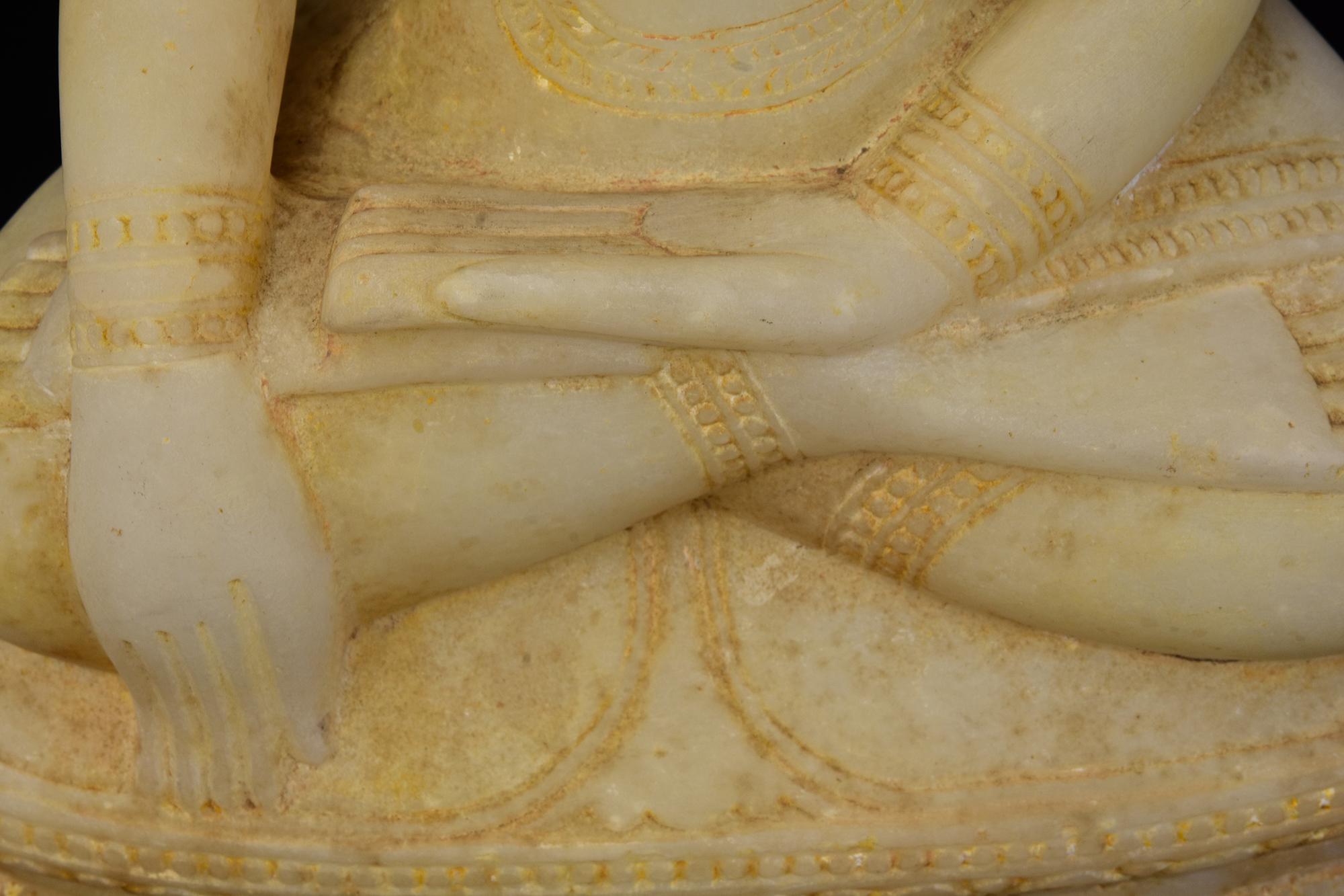 18. Jh., Shan, Antiker burmesischer Alabaster-Marmor Sitzende gekrönte Königsbuddha im Angebot 1
