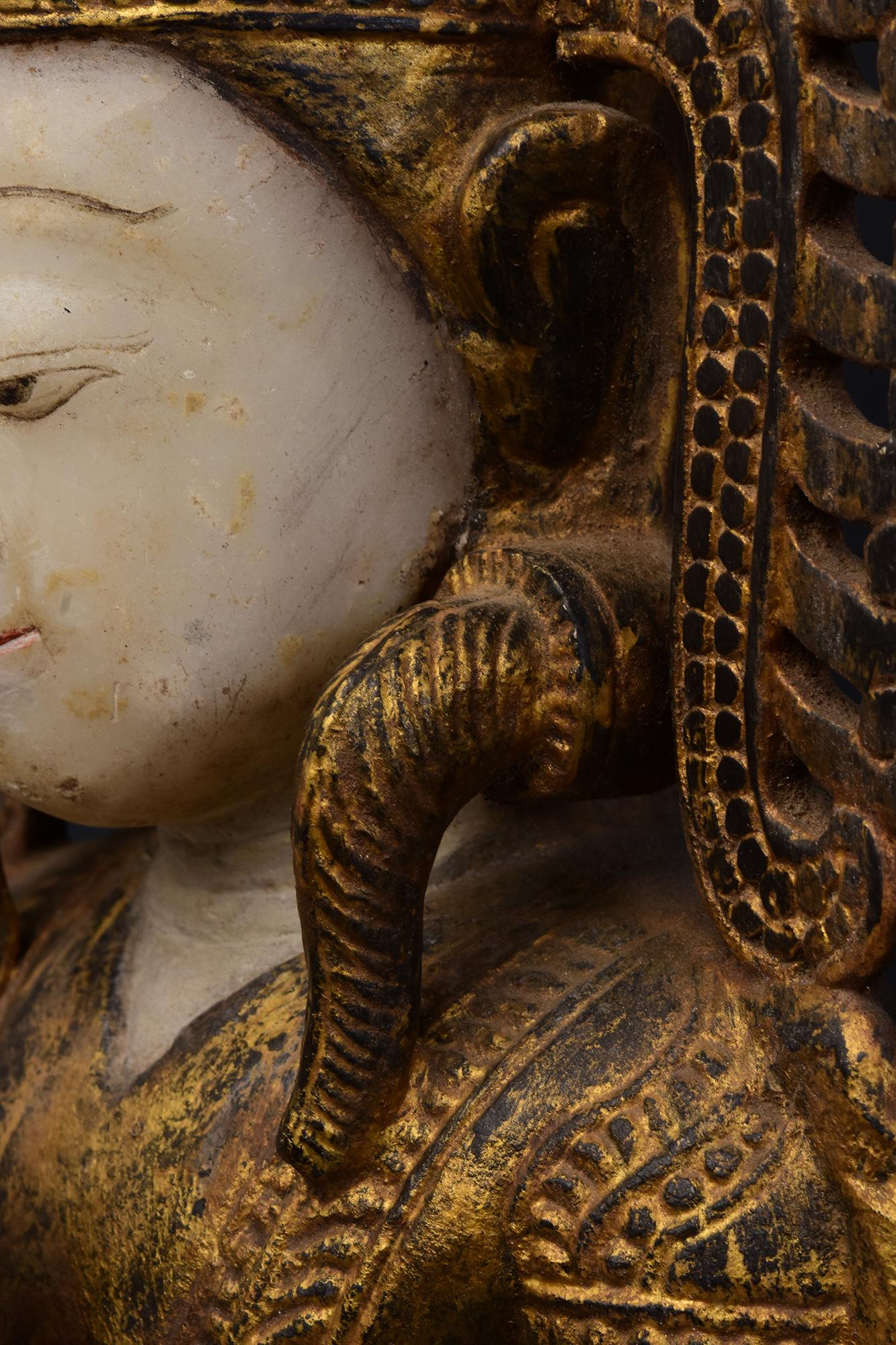 18th C., Shan, Antique Burmese Alabaster Marble Seated Crowned King Buddha For Sale 4