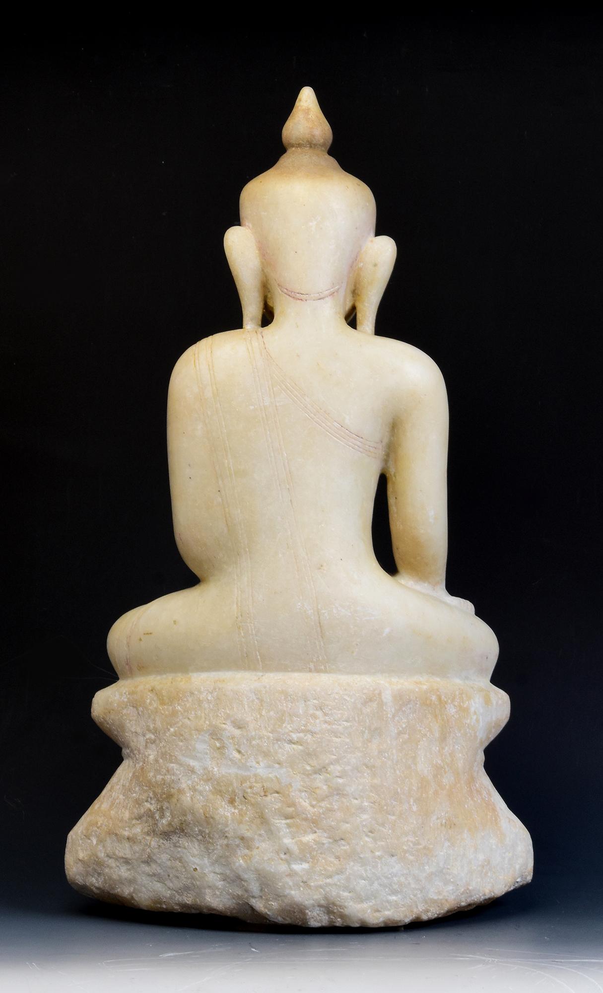 18. Jahrhundert, Shan, antiker burmesischer sitzender Buddha aus Alabaster auf doppeltem Lotussockel im Angebot 4