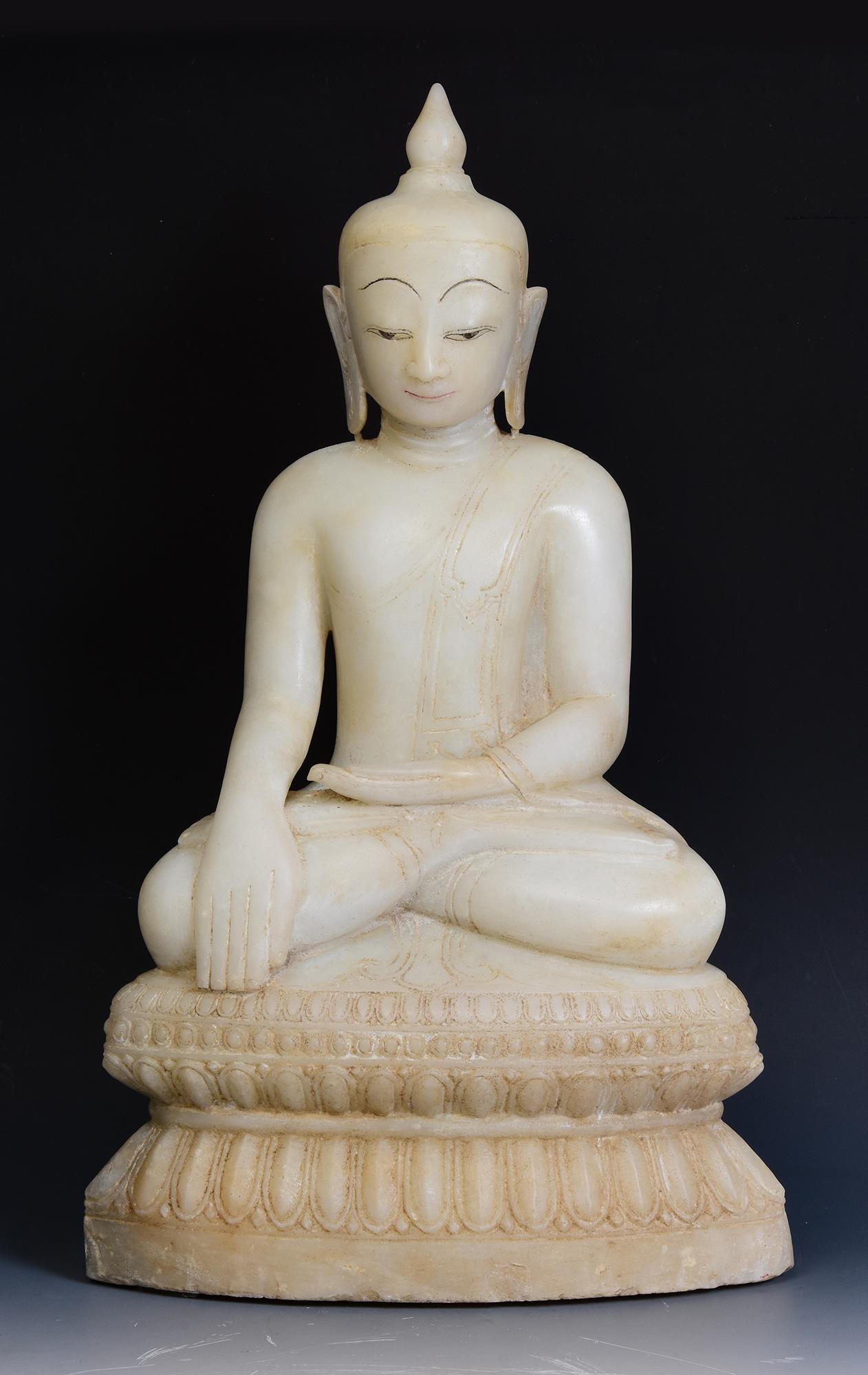 18° C., Shan, antico Buddha birmano seduto in alabastro su base a doppio loto in vendita 7