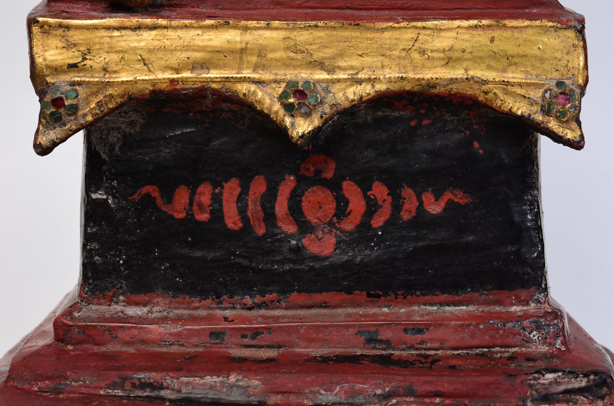 18th C., Shan, Antique Burmese Lacquered Seated Crowned Buddha on the Throne For Sale 1