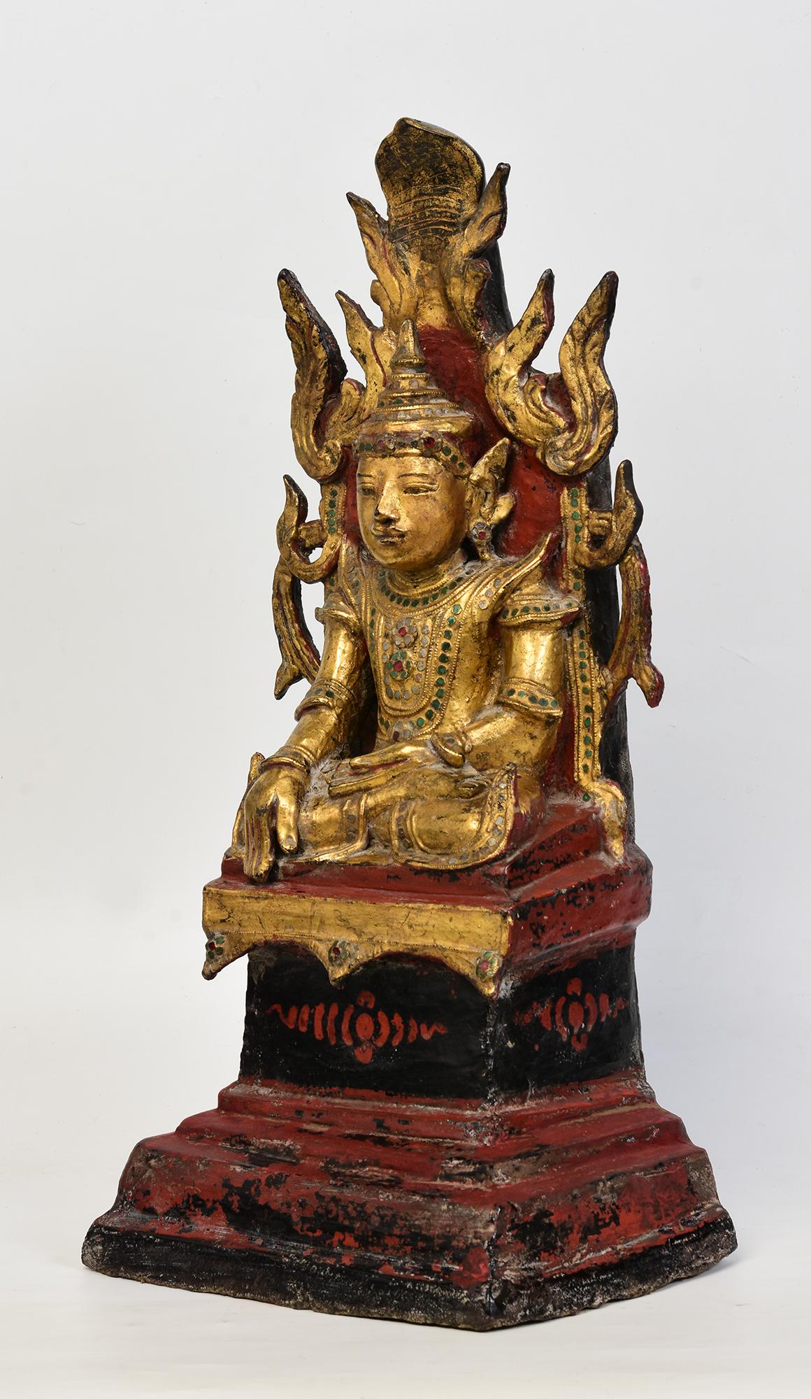18th C., Shan, Antique Burmese Lacquered Seated Crowned Buddha on the Throne For Sale 2