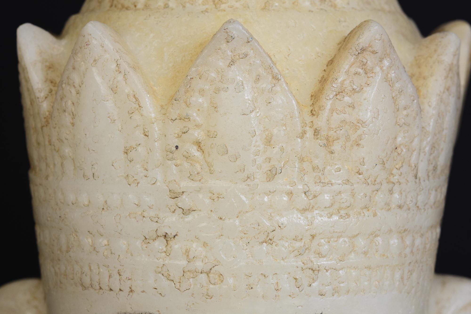 18th C., Shan, Rare Antique Burmese Alabaster Marble Seated King Buddha Statue In Good Condition In Sampantawong, TH