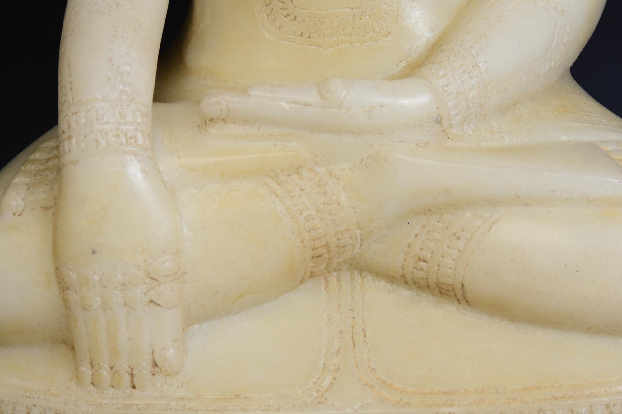 18th C., Shan, Rare Antique Burmese Alabaster Marble Seated King Buddha Statue 1