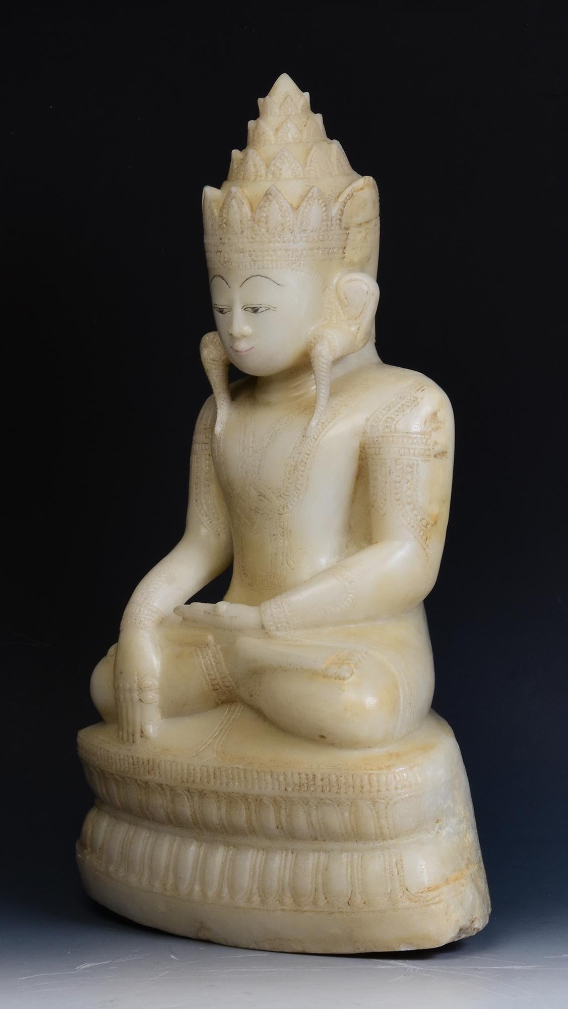 18th C., Shan, Rare Antique Burmese Alabaster Marble Seated King Buddha Statue 3