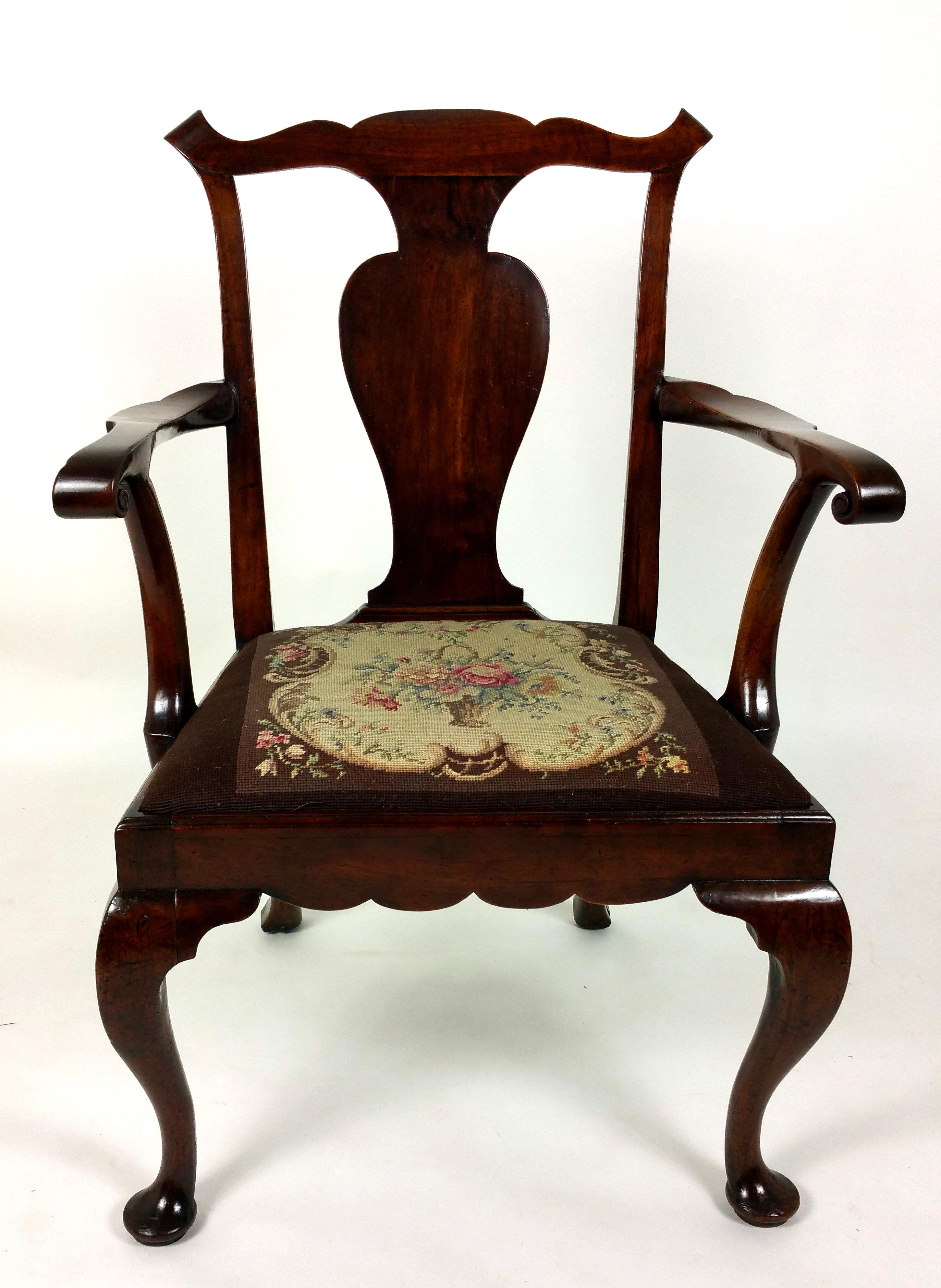 18th Century Solid Walnut Splat Back Elbow Chair In Good Condition In London, west Sussex
