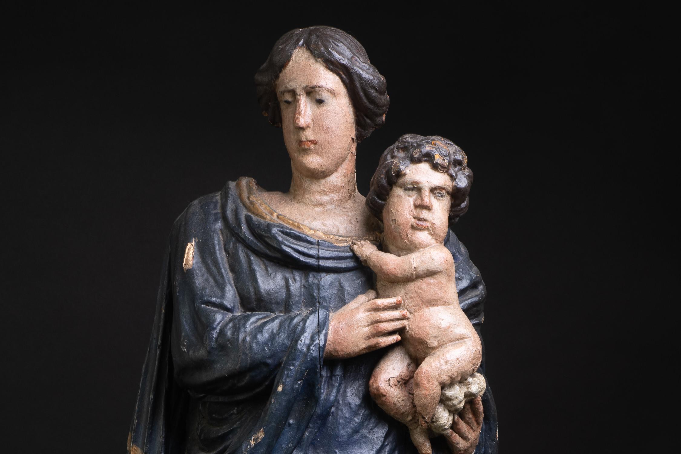 Français 18ème siècle, France du Sud, Madone et enfant, bois sculpté et polychrome  en vente
