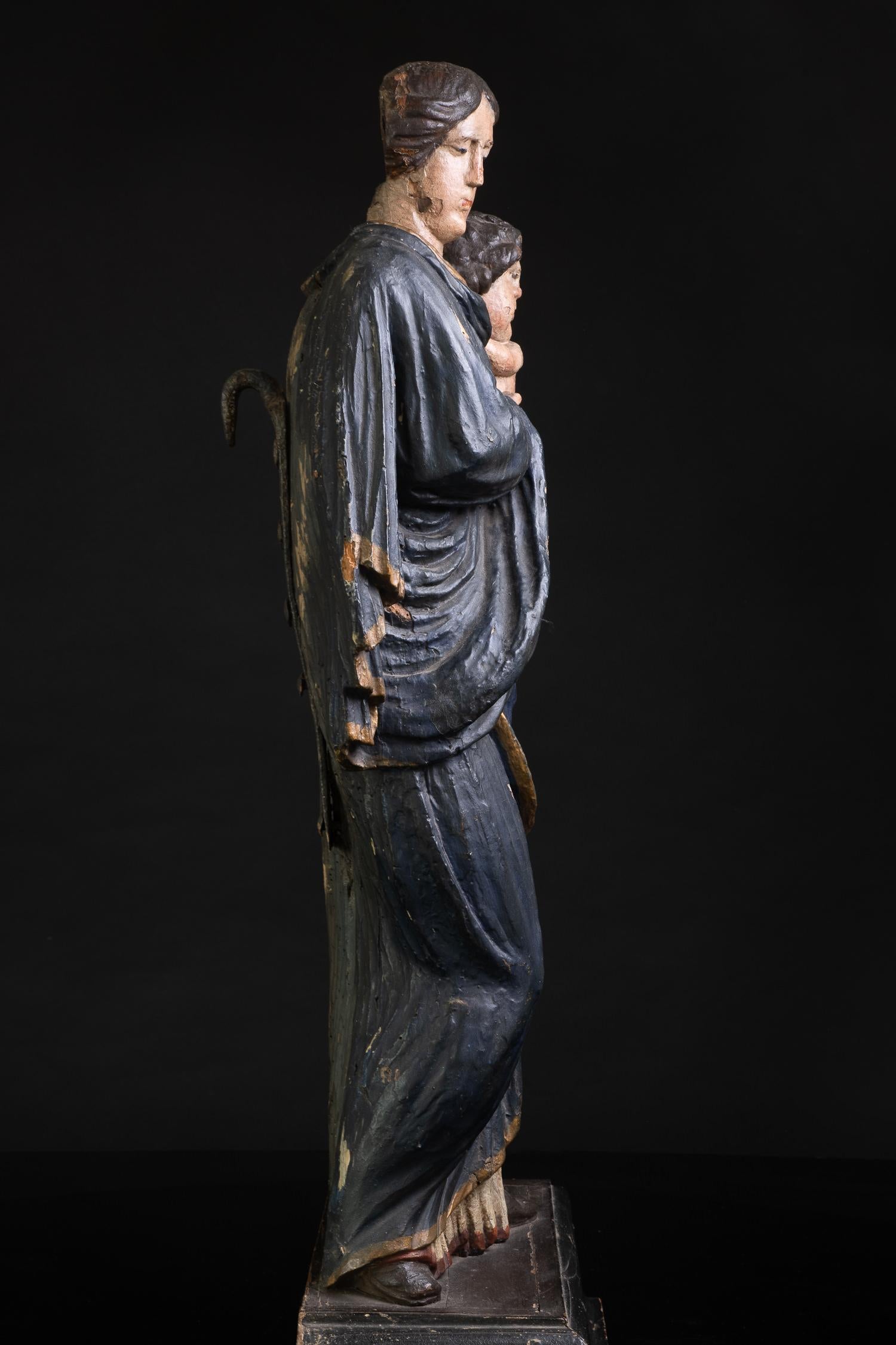 18th C, Southern France, Madonna and Child, Carved and Polychrome Wood  In Good Condition For Sale In Leuven , BE