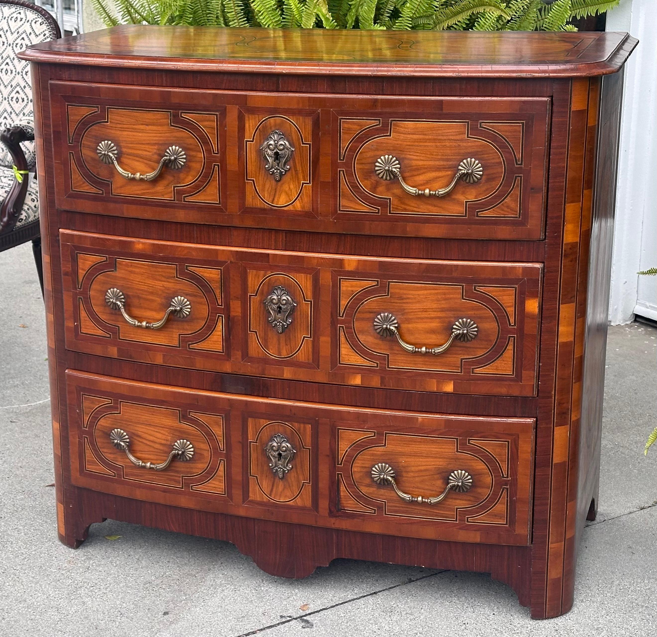 18th C Style Alfonso Marina Chest of Drawers Commode In Good Condition For Sale In LOS ANGELES, CA