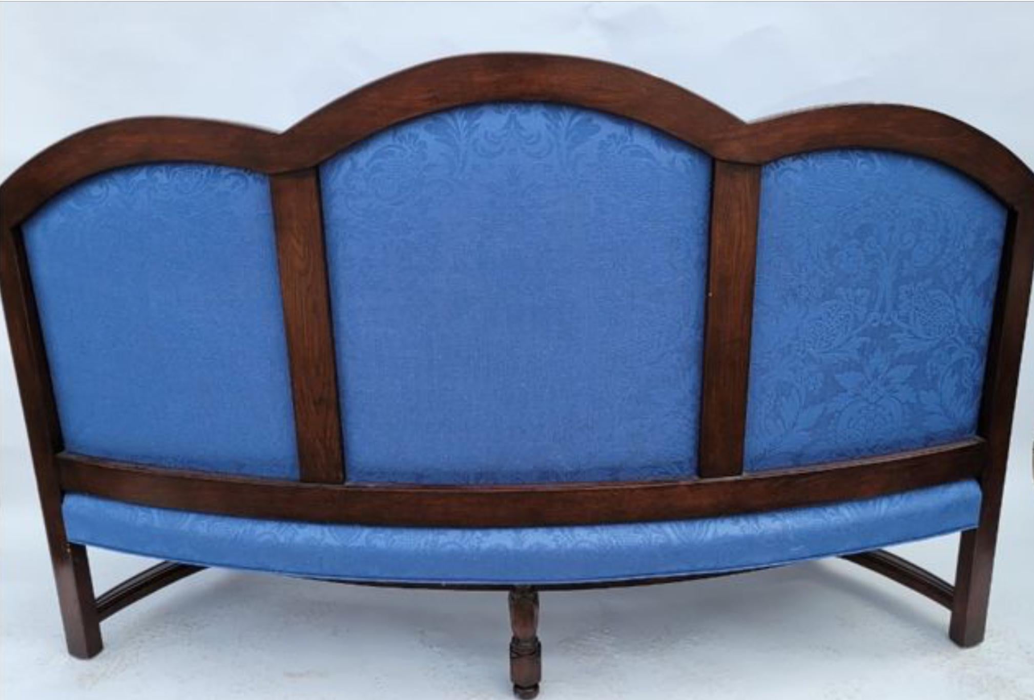 Spanish Colonial 18th C Style Carved Walnut Schumacher Blue Damask Curved Sofa Settee For Sale