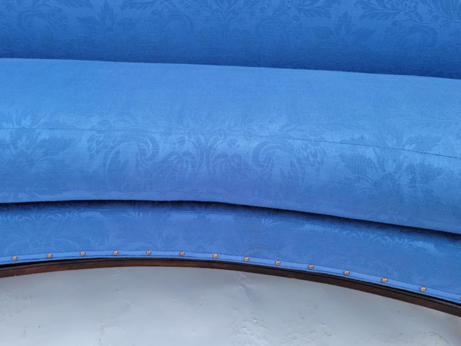 18th C Style Carved Walnut Schumacher Blue Damask Curved Sofa Settee In Good Condition For Sale In LOS ANGELES, CA