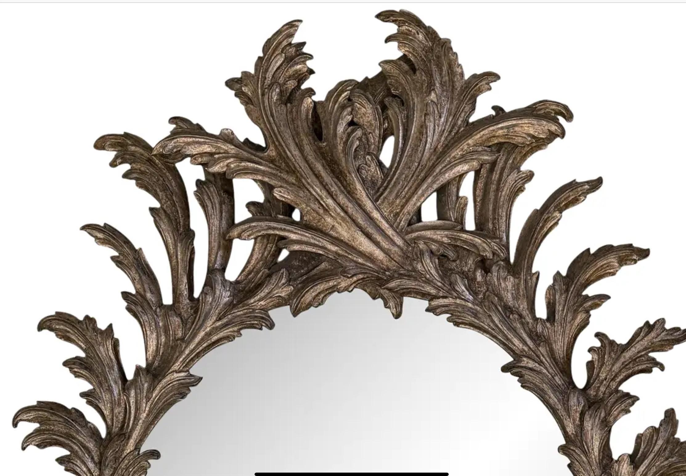 Specchio in legno dorato in oro bianco in stile Giorgio I del XVIII secolo