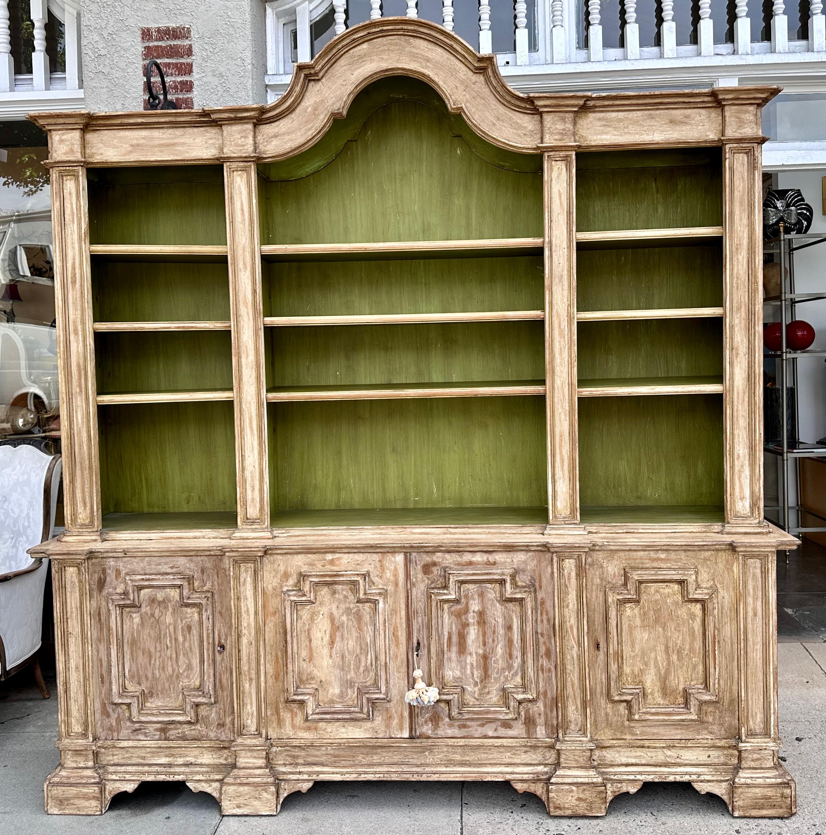 18th C Style Italian Paint Decorated Breakfront Bookcase Cabinet In Good Condition In LOS ANGELES, CA