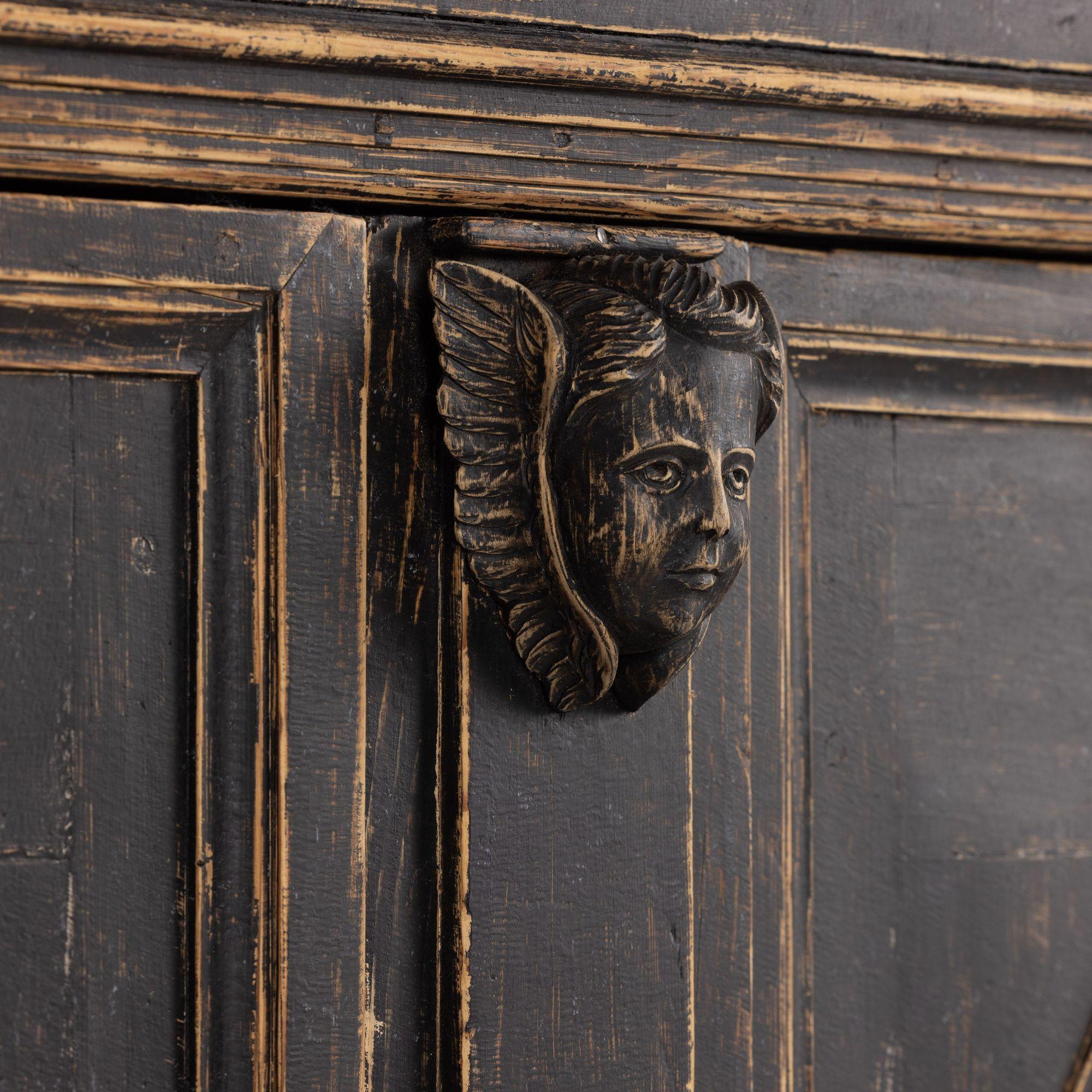 XVIIIe siècle Armoire suédoise baroque peinte en noir en vente 7