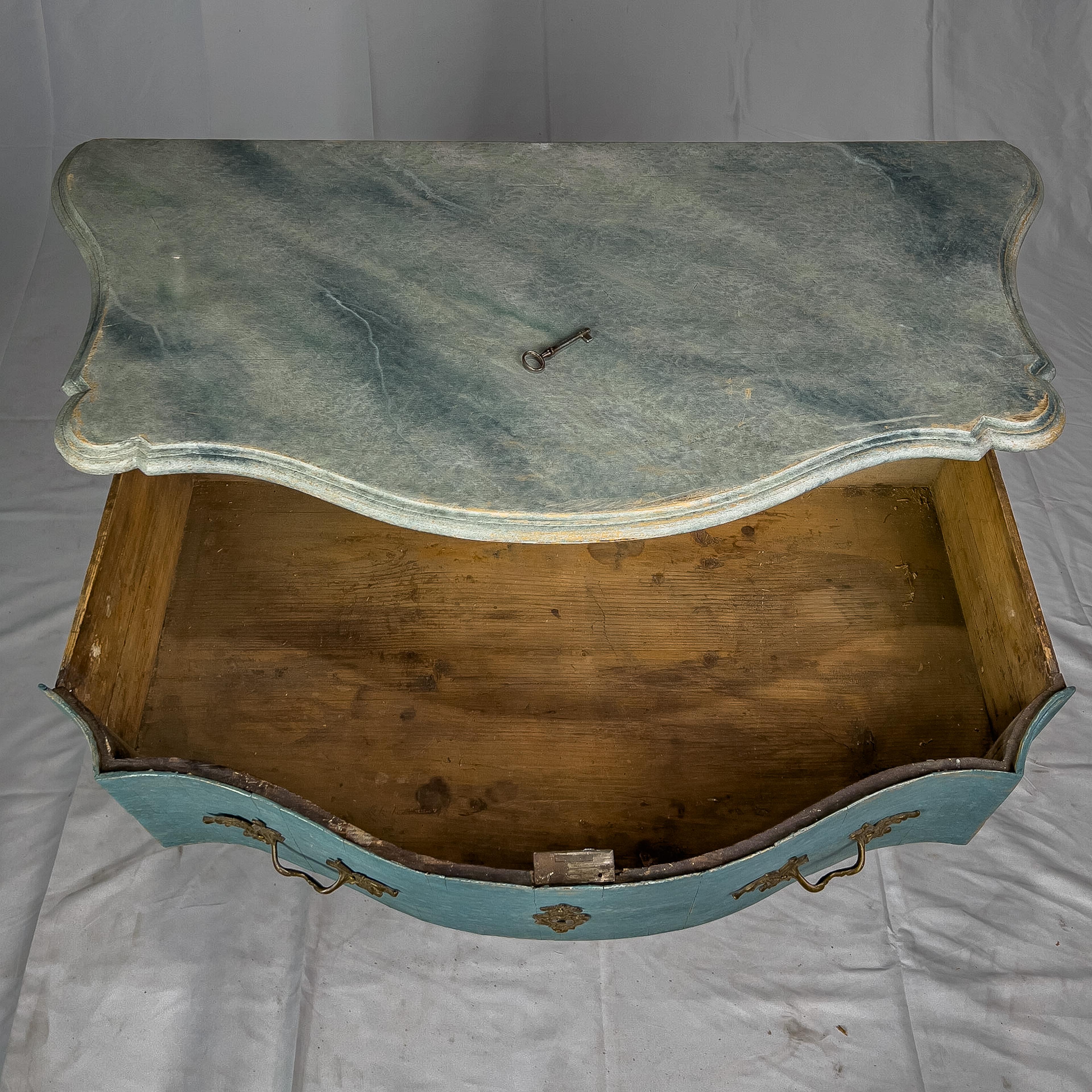 18th c. Swedish Commode For Sale 5