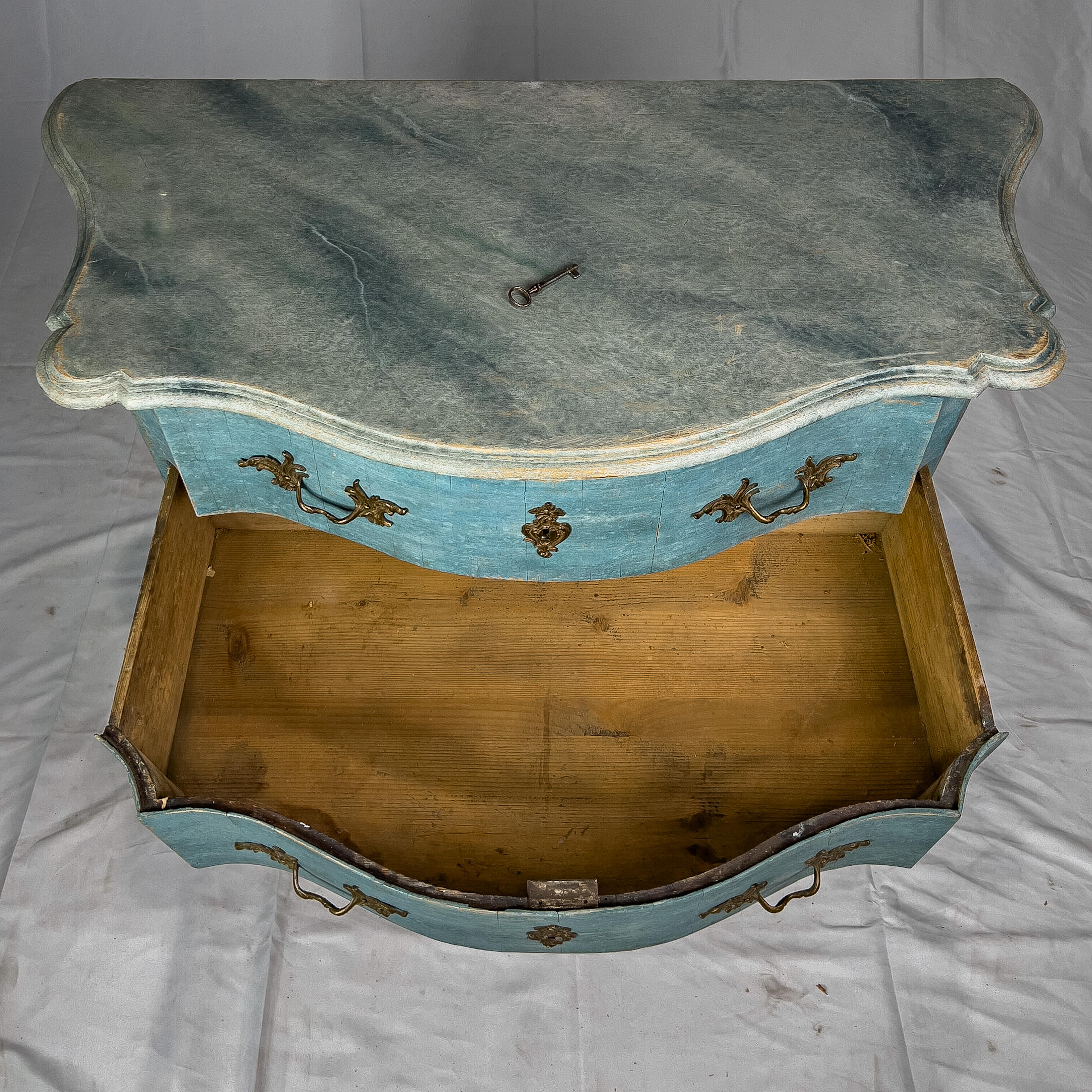 18th c. Swedish Commode For Sale 6