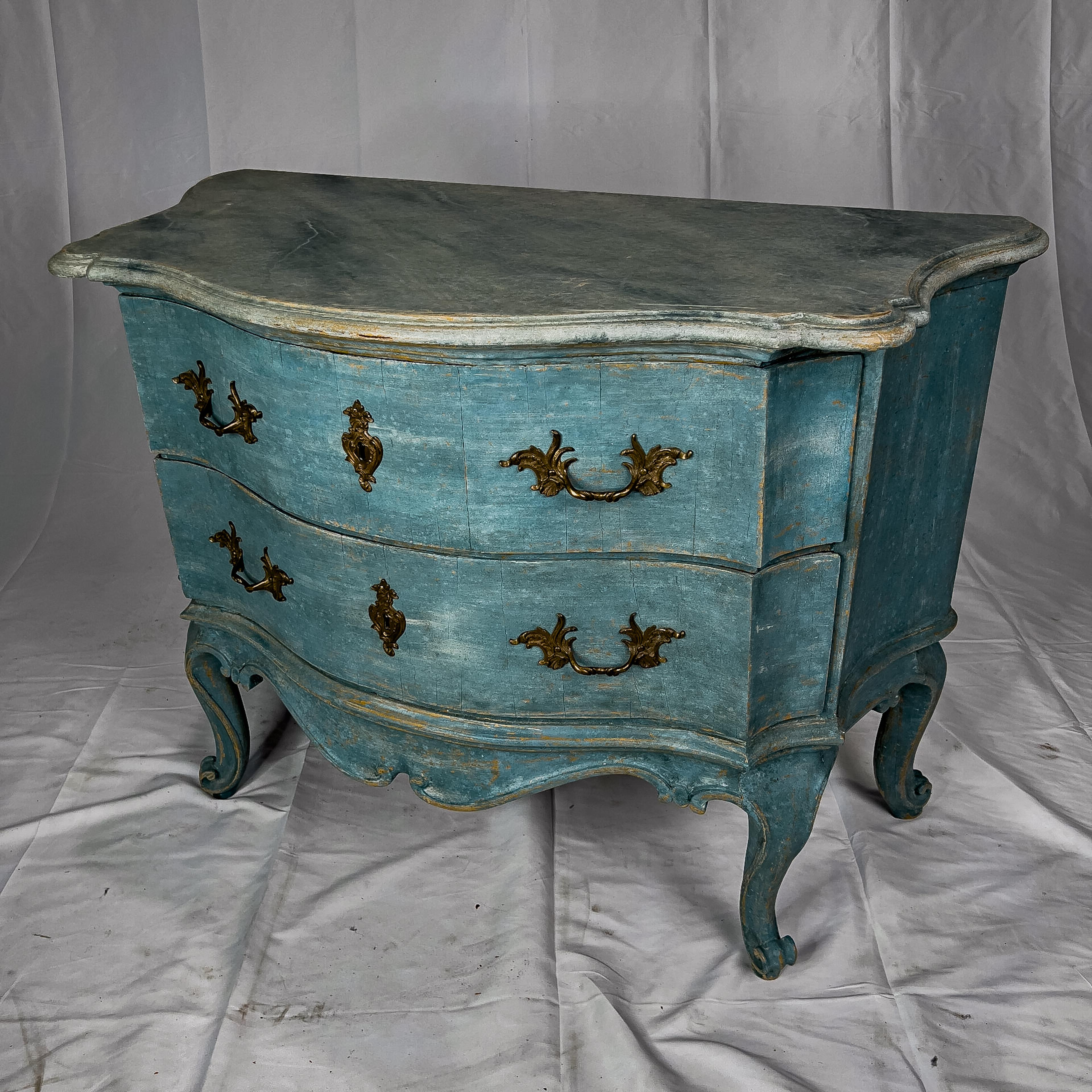 18th c. Swedish Commode For Sale 9