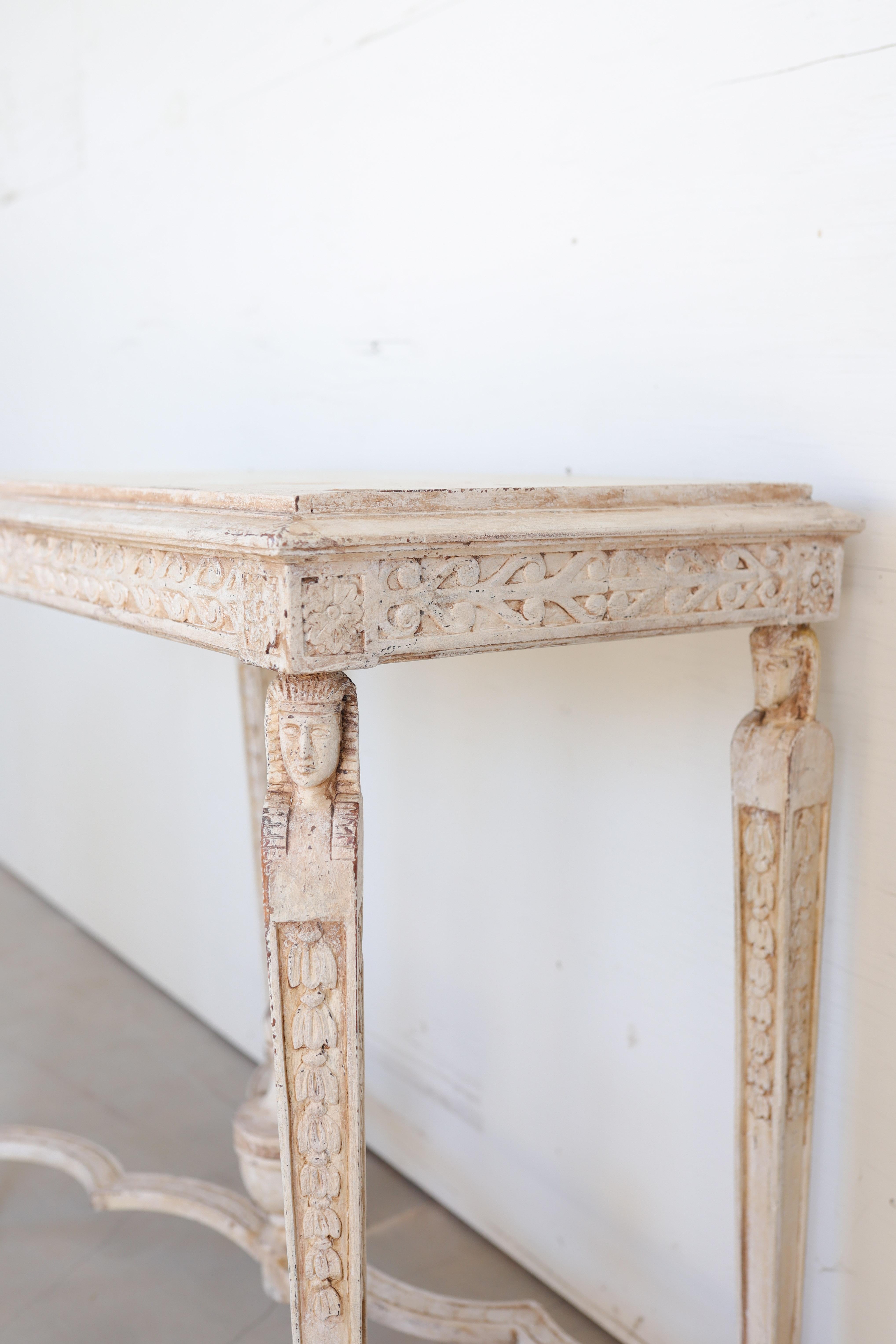XVIIIe siècle Table console suédoise avec détails sculptés à la main Bon état - En vente à Atlanta, GA