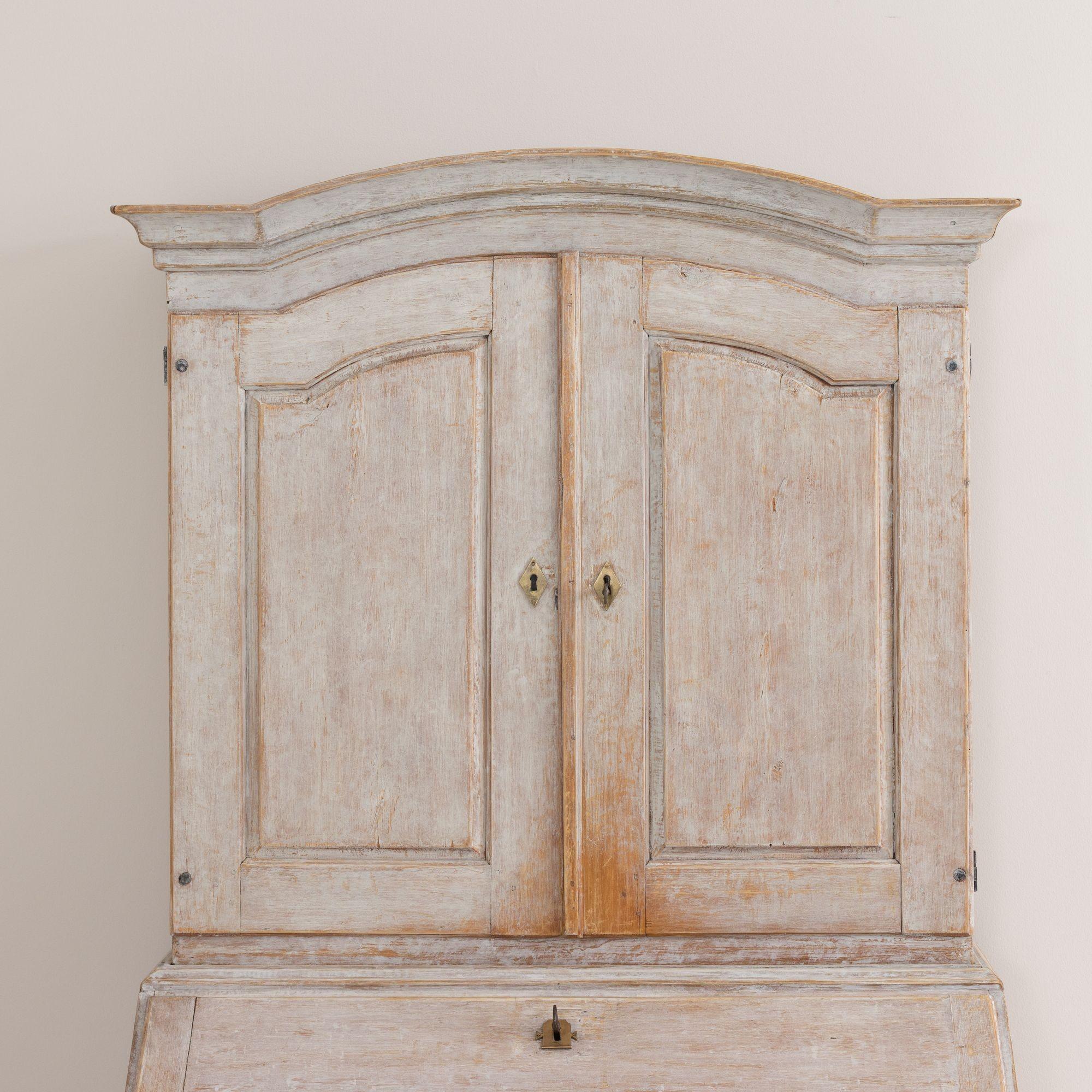 18th c. Swedish Early Gustavian Secretary with Library In Excellent Condition For Sale In Wichita, KS