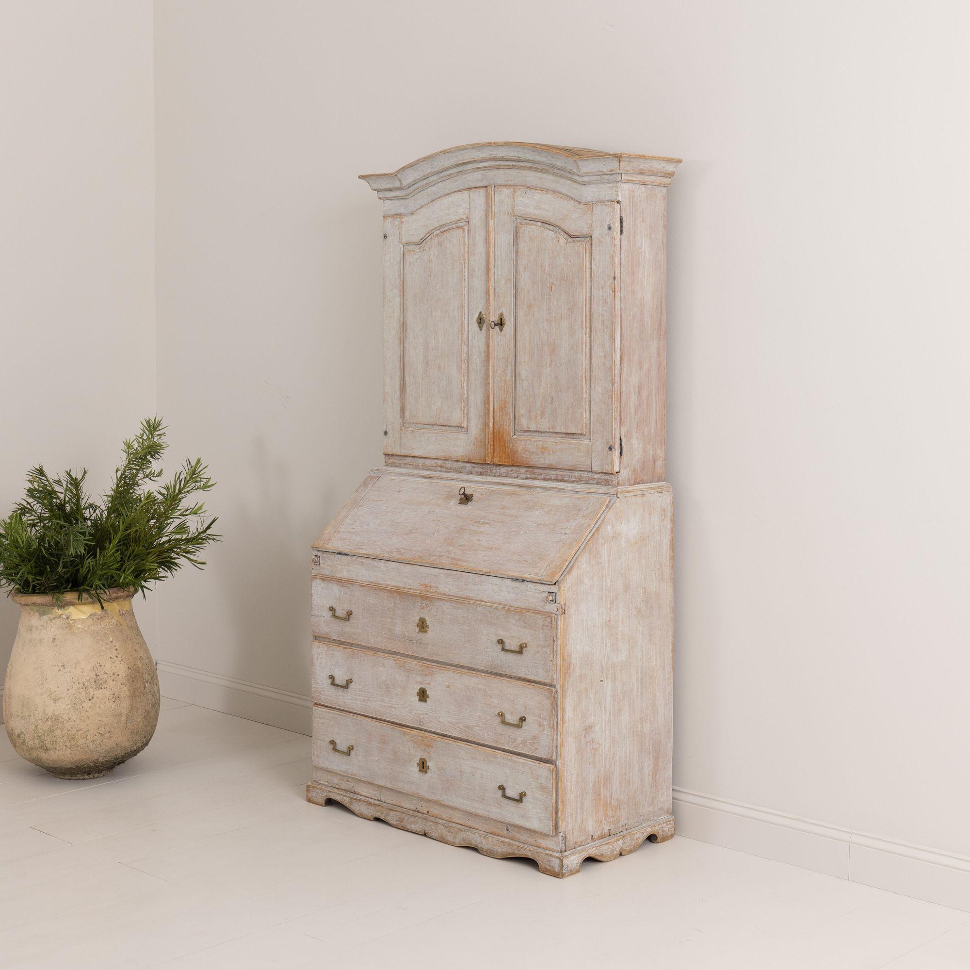 18th Century and Earlier 18th c. Swedish Early Gustavian Secretary with Library For Sale