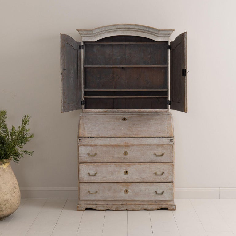 18th c. Swedish Early Gustavian Secretary with Library For Sale at 1stDibs