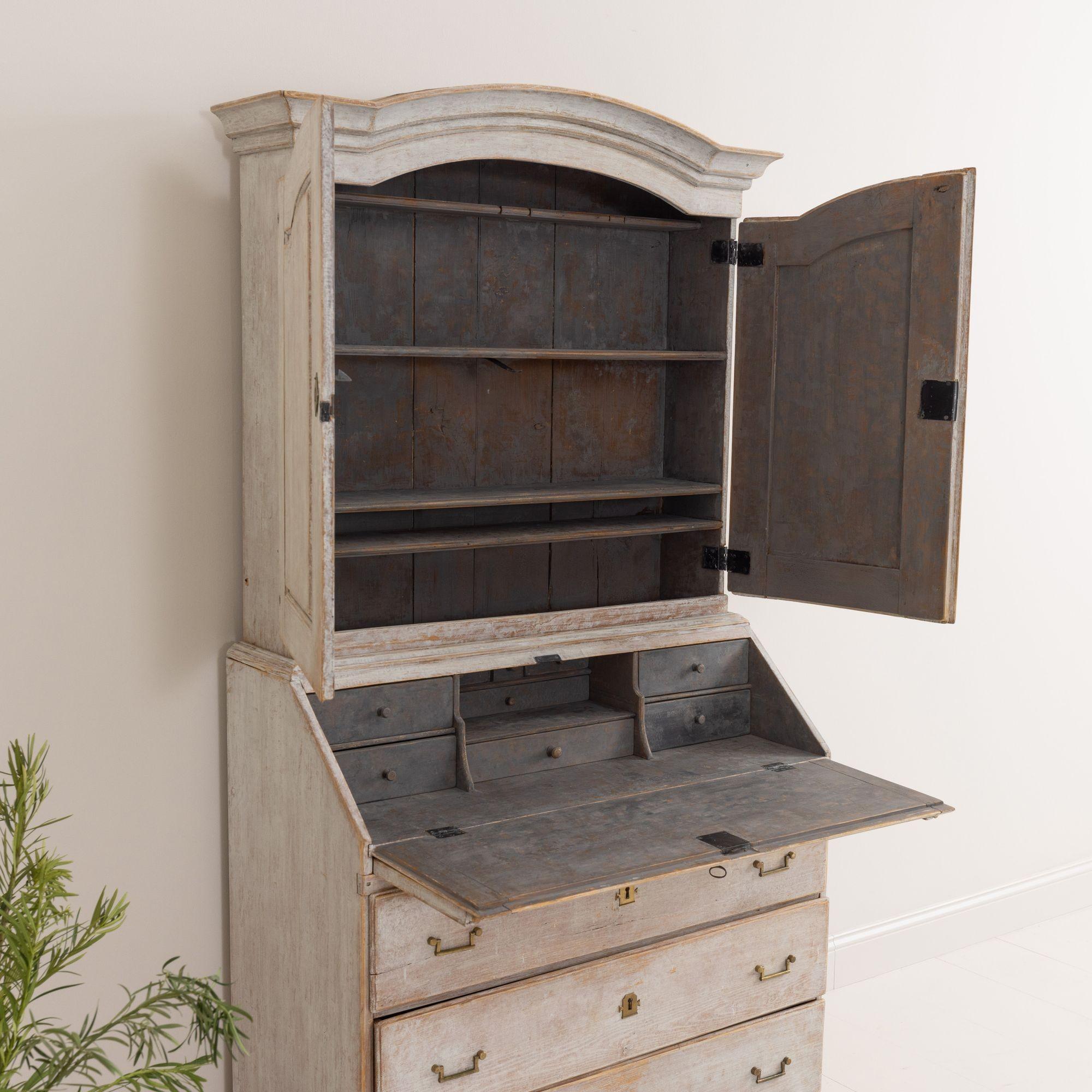 18th c. Swedish Early Gustavian Secretary with Library For Sale 3