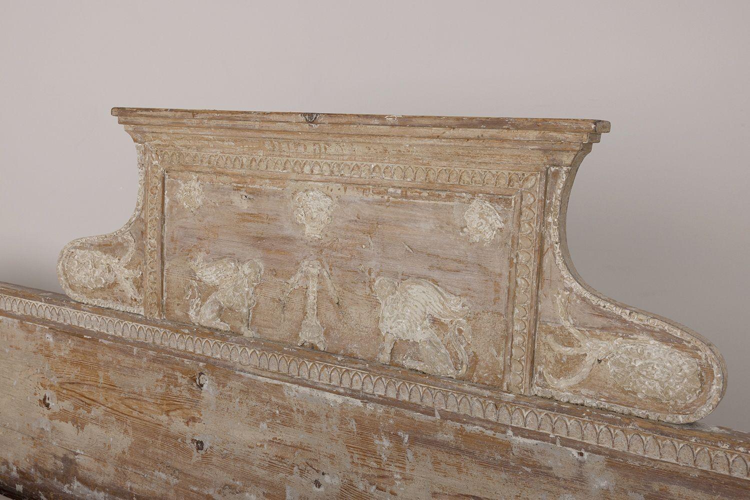 18th c. Swedish Gustavian Daybed Sofa Bench with Griffons in Original Patina 5